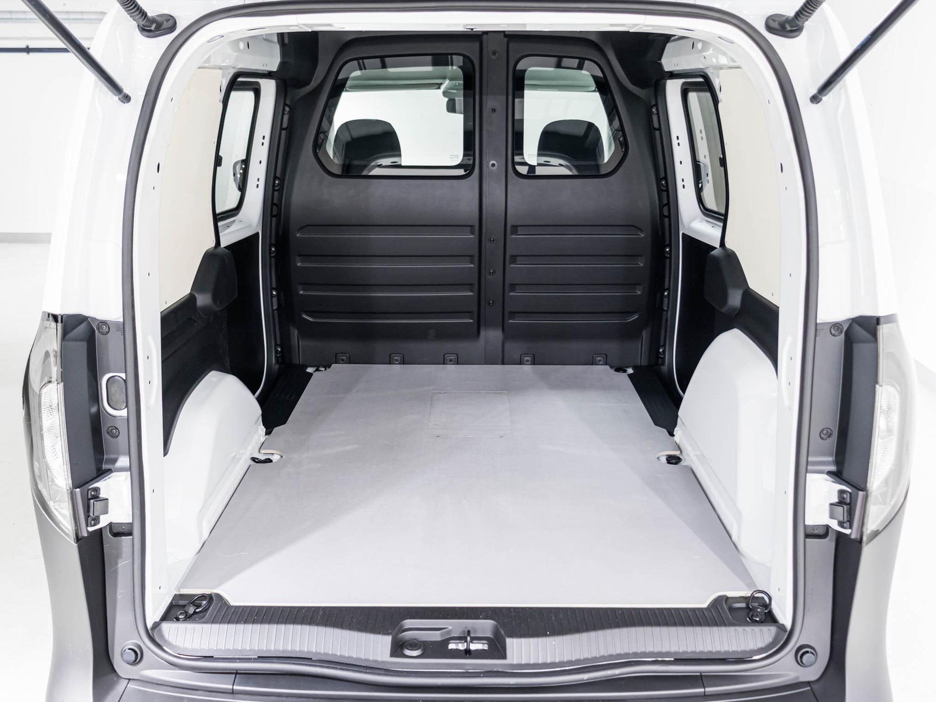 MERCEDES-BENZ eCitan Kasten BASE Standard-image-13