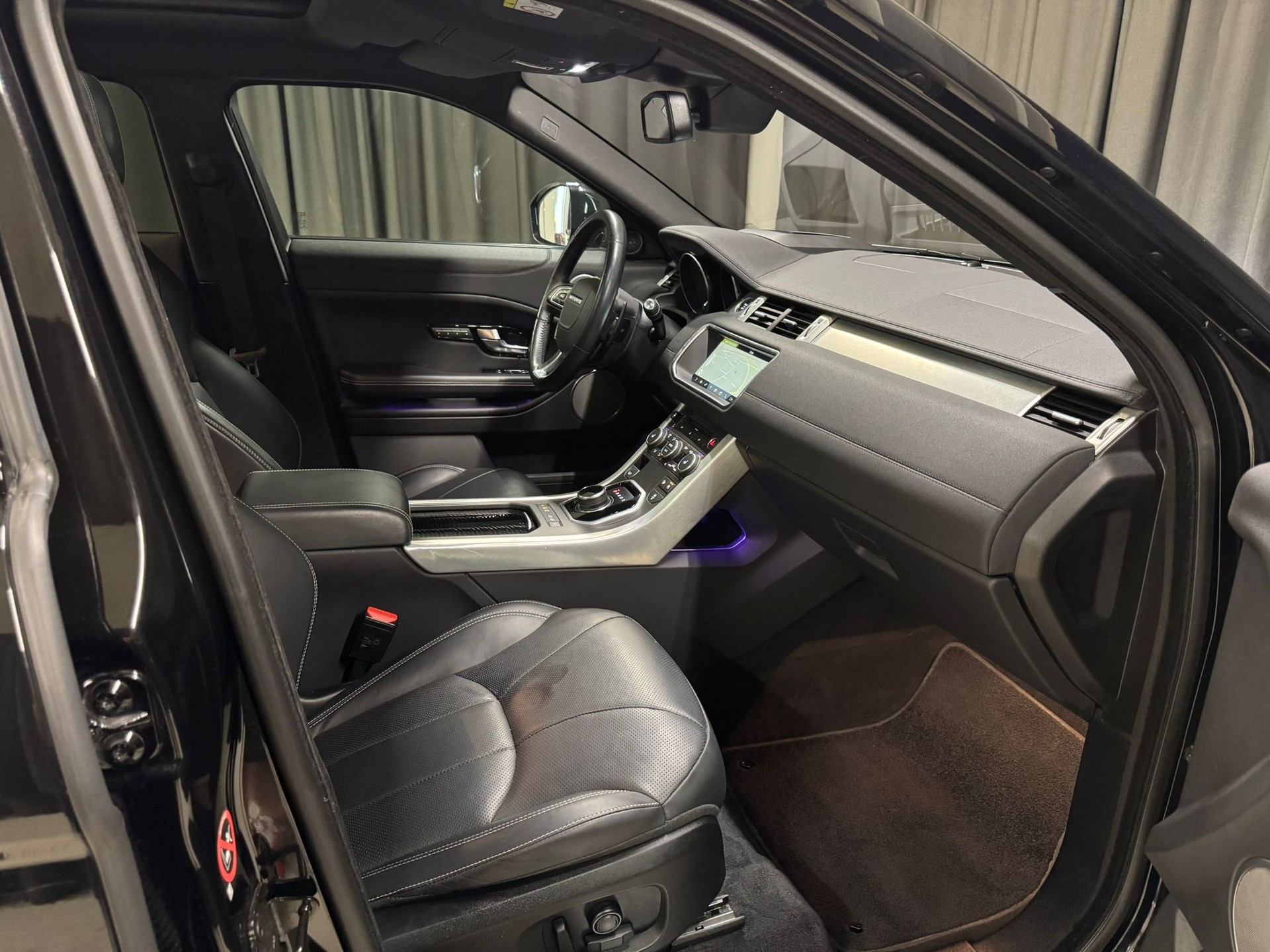 LAND ROVER Range Rover Evoque 2.0 Si4 SE Advantage AT9-image-7