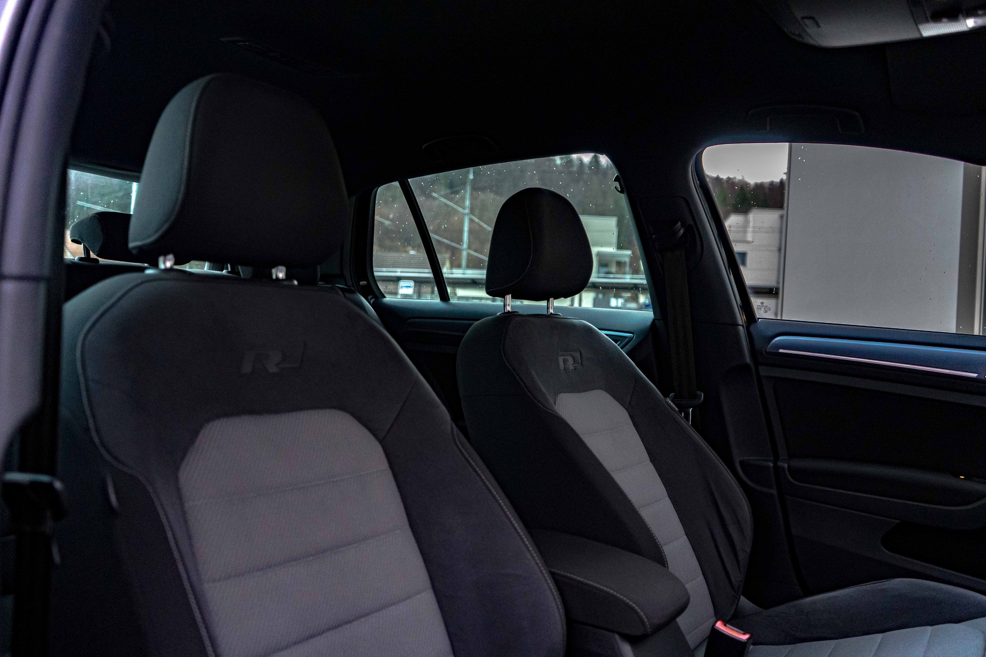 VW Golf 2.0 TDI Cup R-Line DSG-image-15