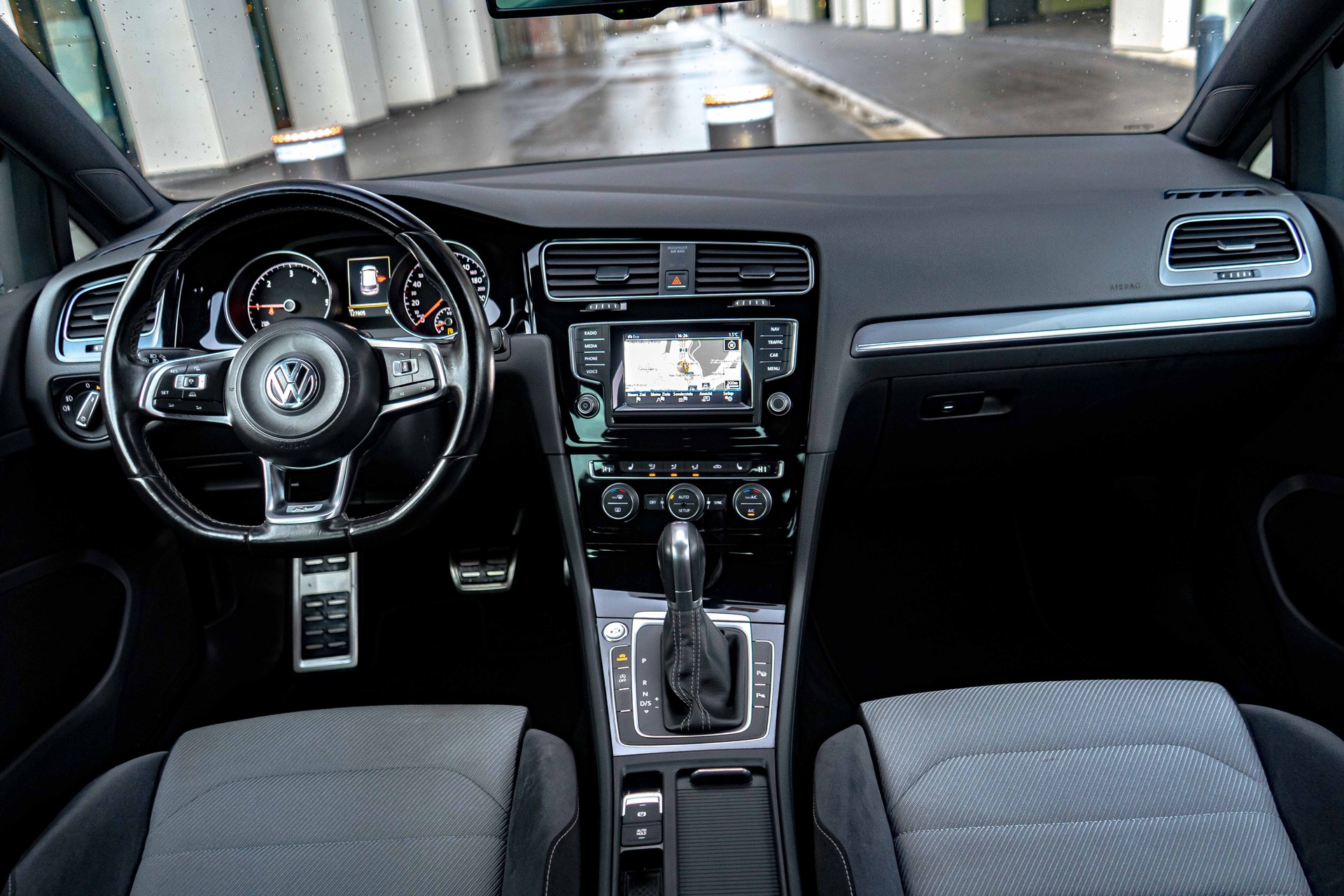 VW Golf 2.0 TDI Cup R-Line DSG-image-9