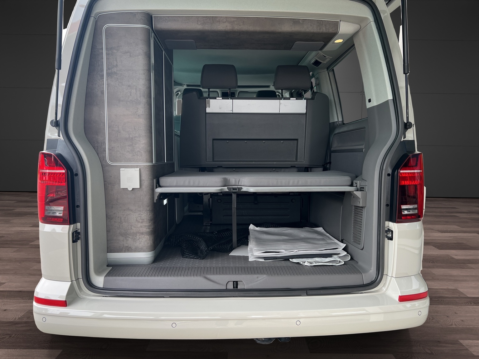 VW T6.1 California 2.0 TDI Ocean Liberty DSG-image-12