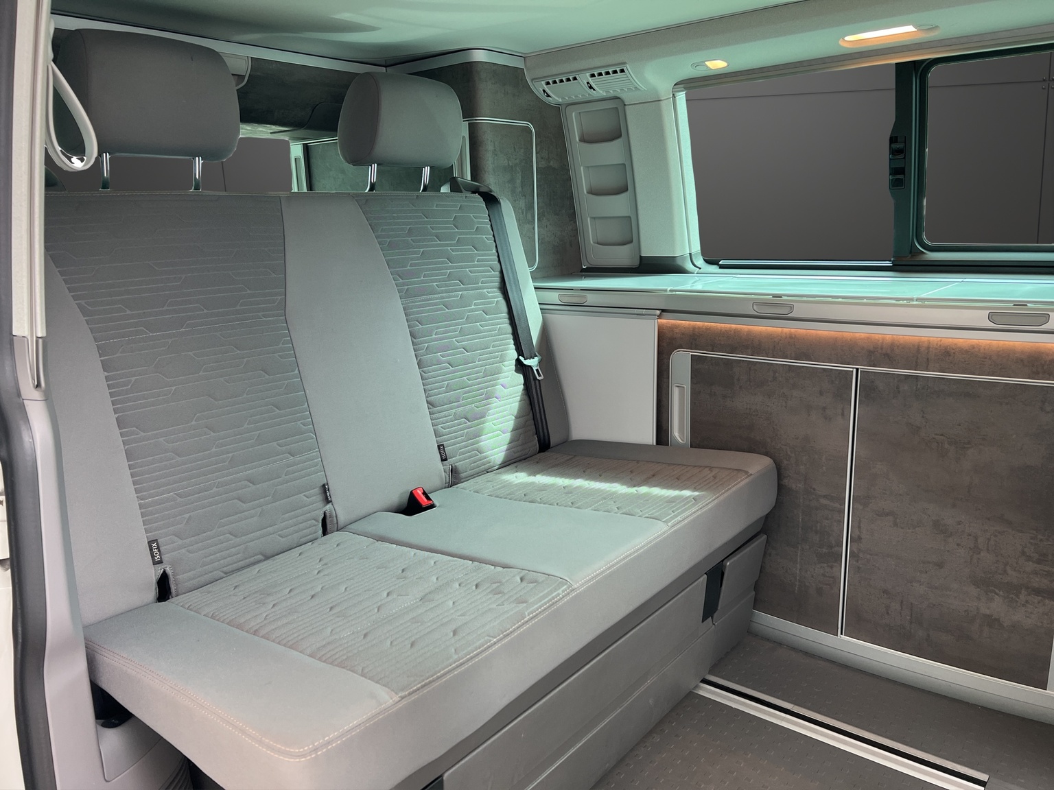 VW T6.1 California 2.0 TDI Ocean Liberty DSG-image-11