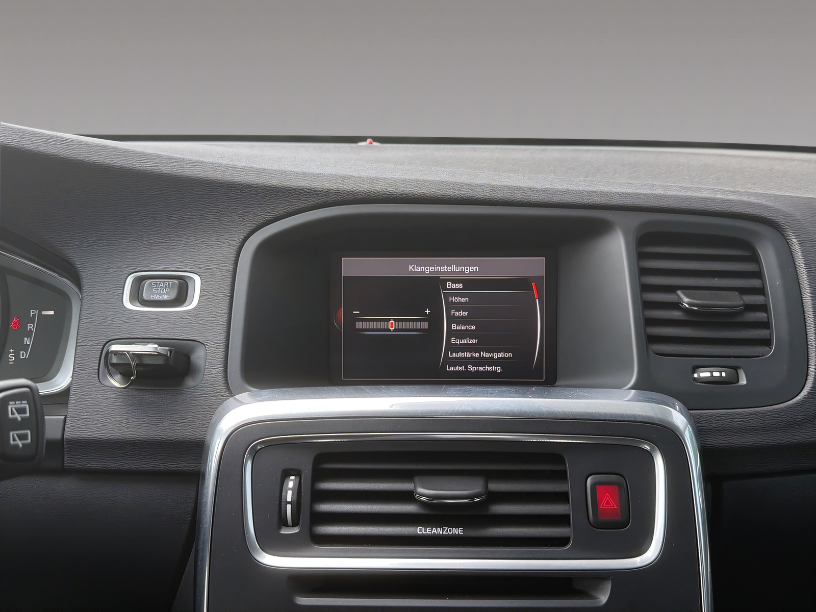 VOLVO V60 1.5 T3 Summum-image-14