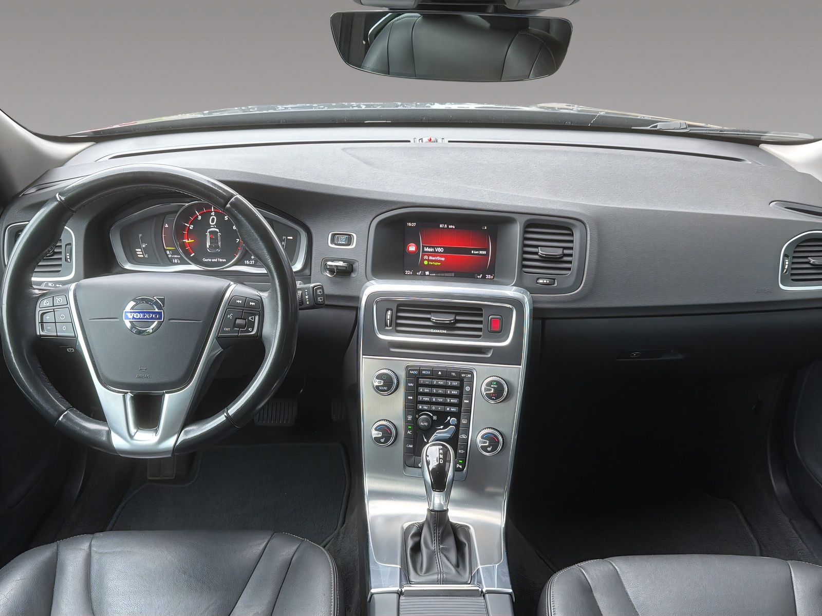 VOLVO V60 1.5 T3 Summum-image-8