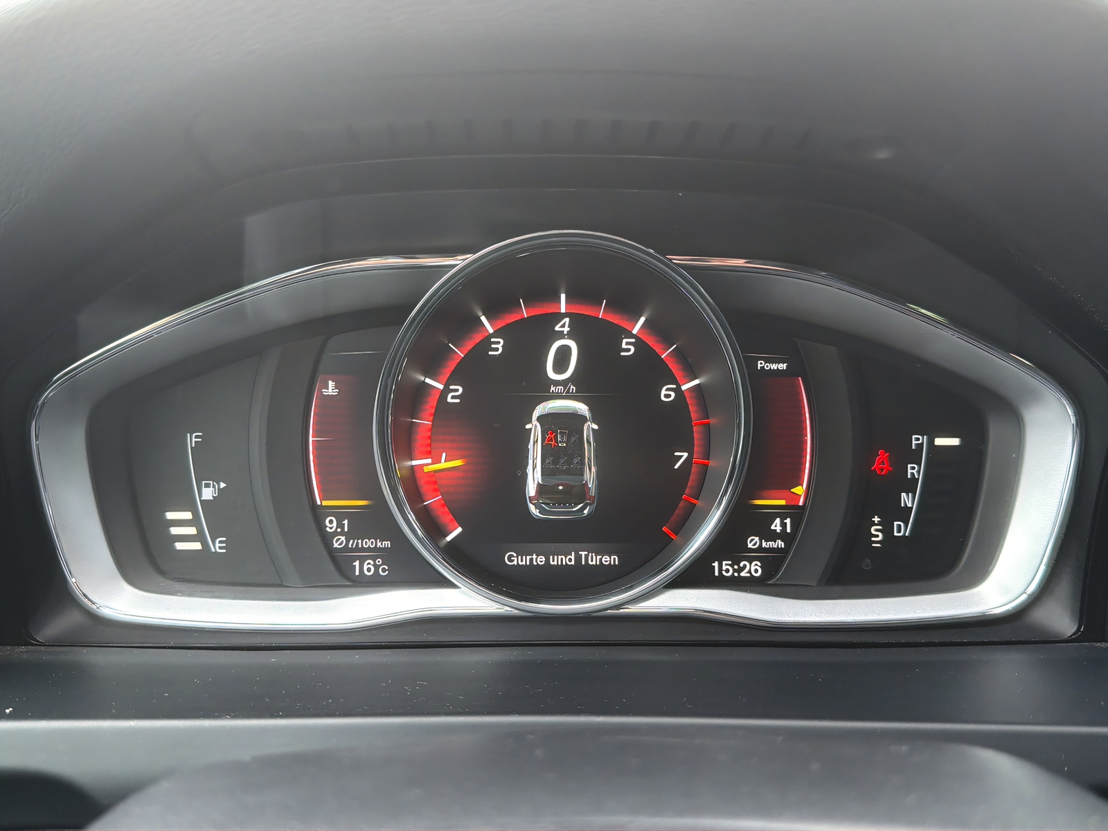 VOLVO V60 1.5 T3 Summum-image-9