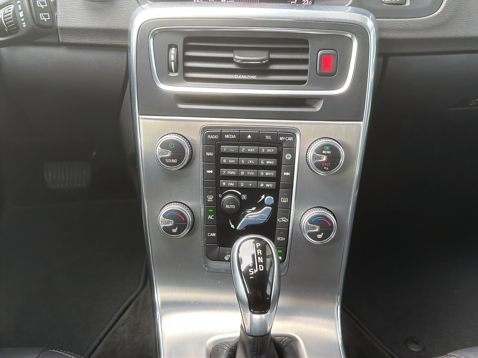 VOLVO V60 1.5 T3 Summum-image-10