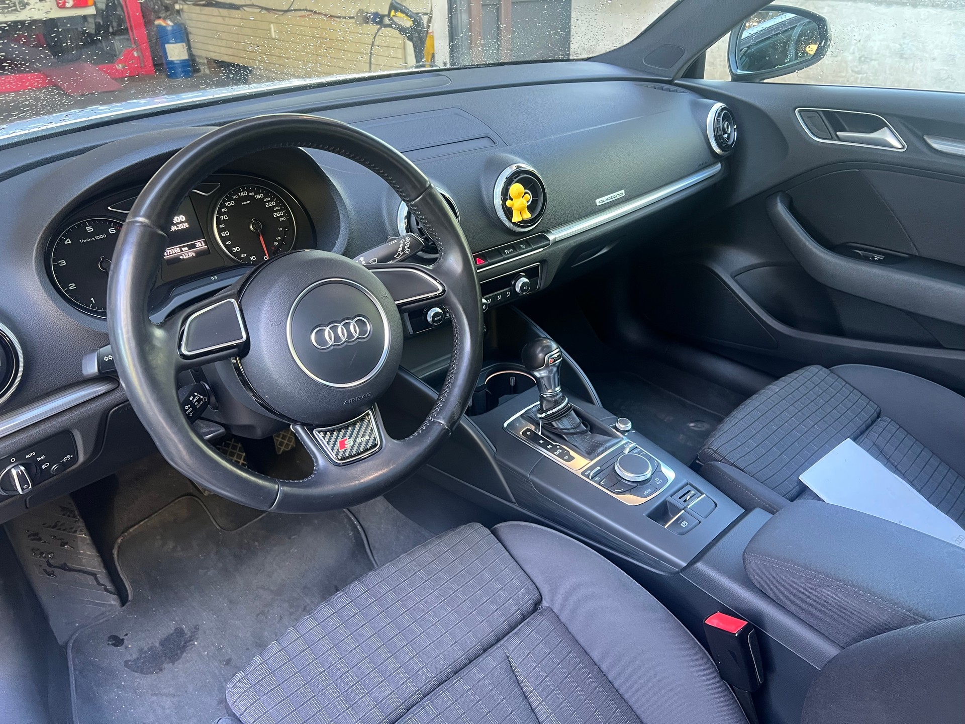 AUDI A3 1.8 TFSI Ambition quattro S-tronic-image-8