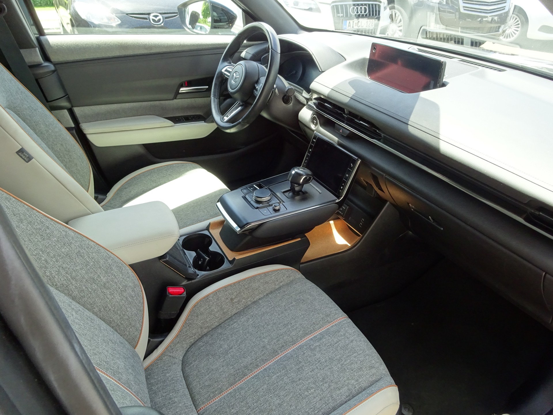 MAZDA MX-30 e-Skyactiv Revolution-image-7