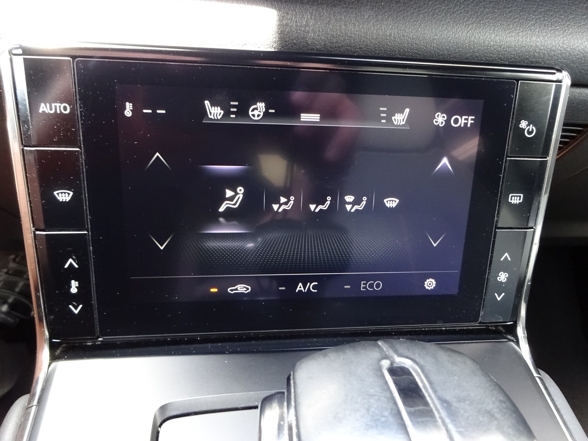 MAZDA MX-30 e-Skyactiv Revolution-image-11