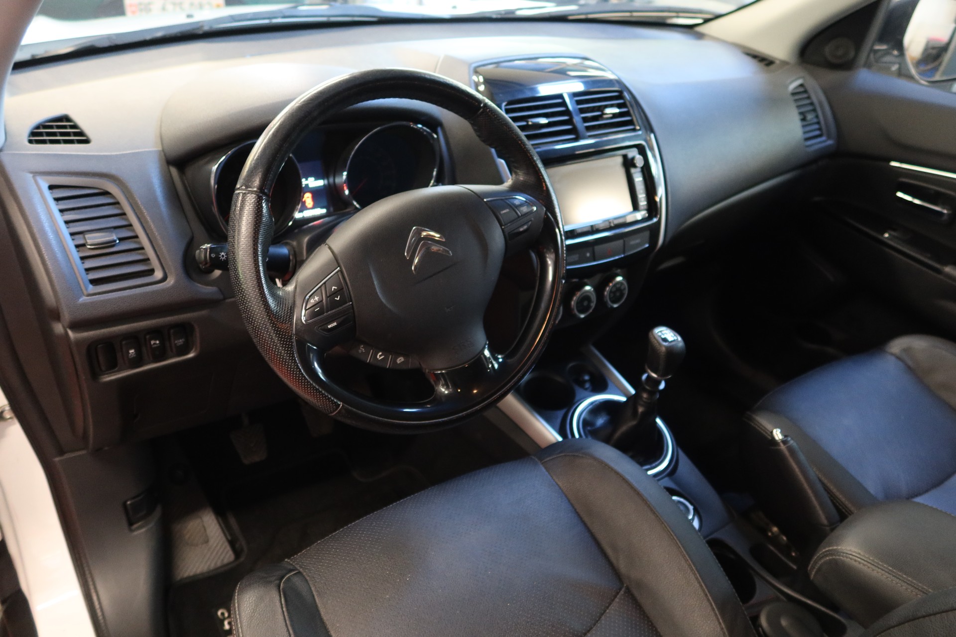 CITROEN C4 Aircross 1.6HDi Exc4WD-image-7