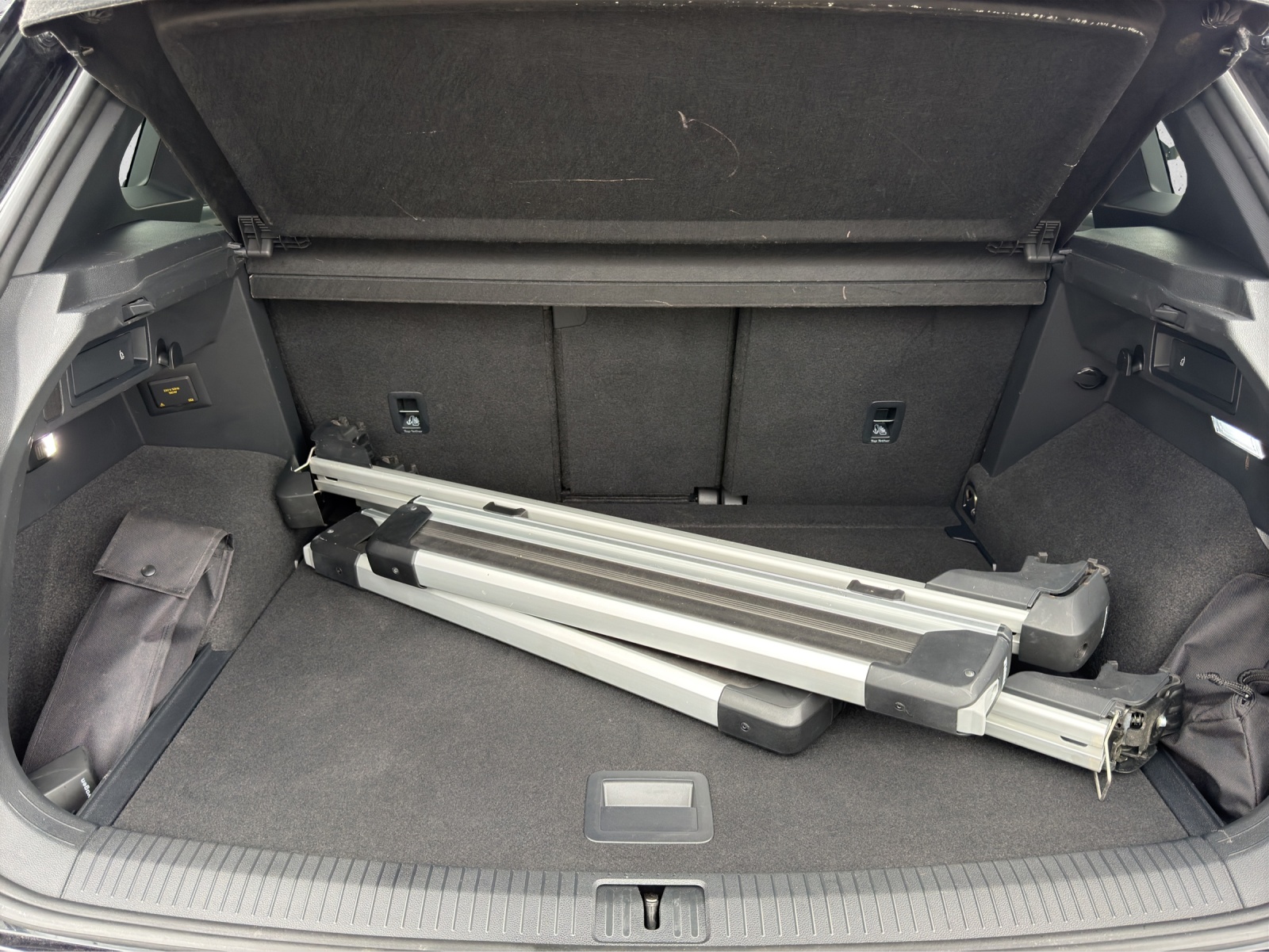 VW Tiguan 2.0TSI R 4Motion DSG-image-14