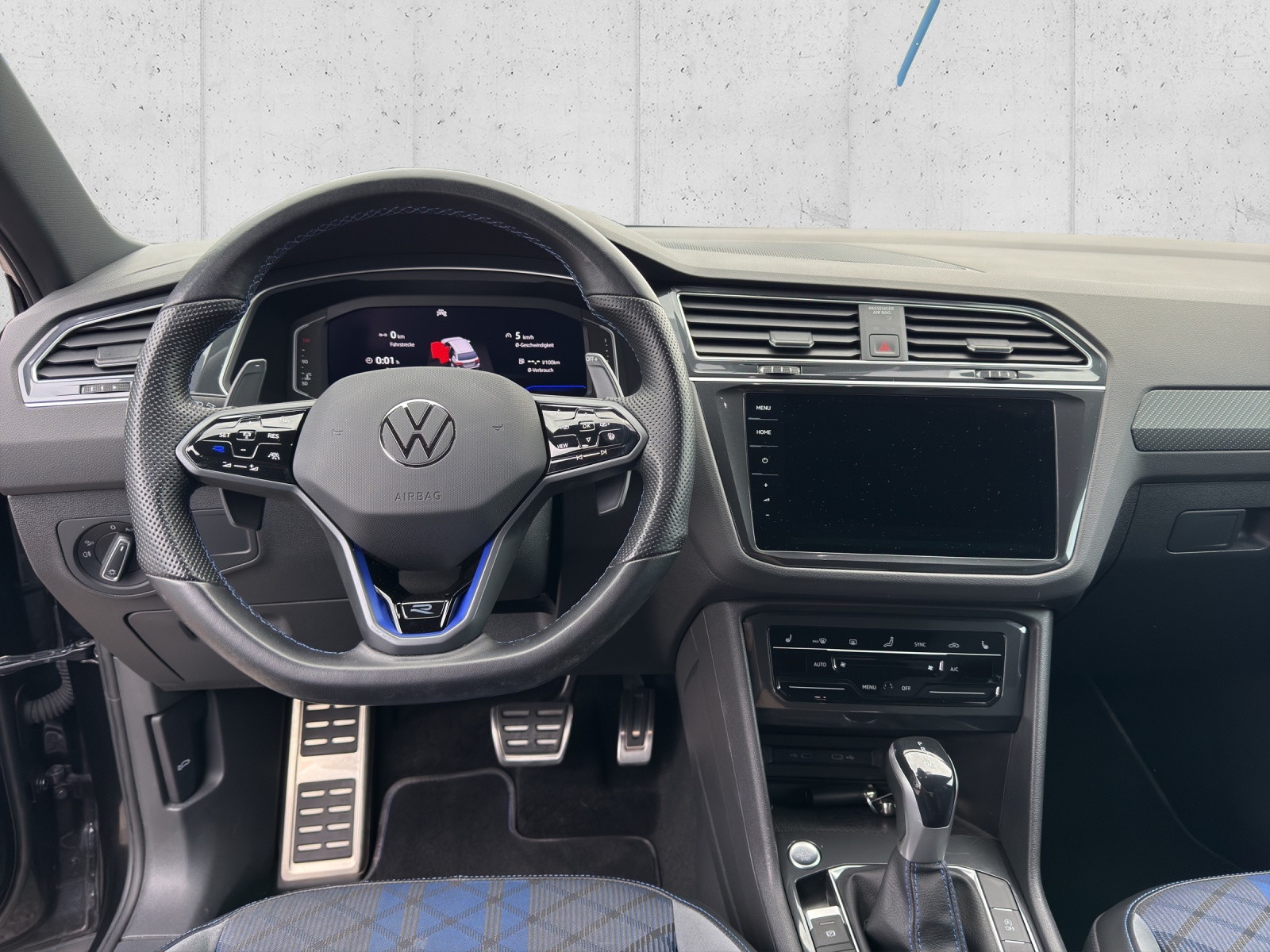 VW Tiguan 2.0TSI R 4Motion DSG-image-13