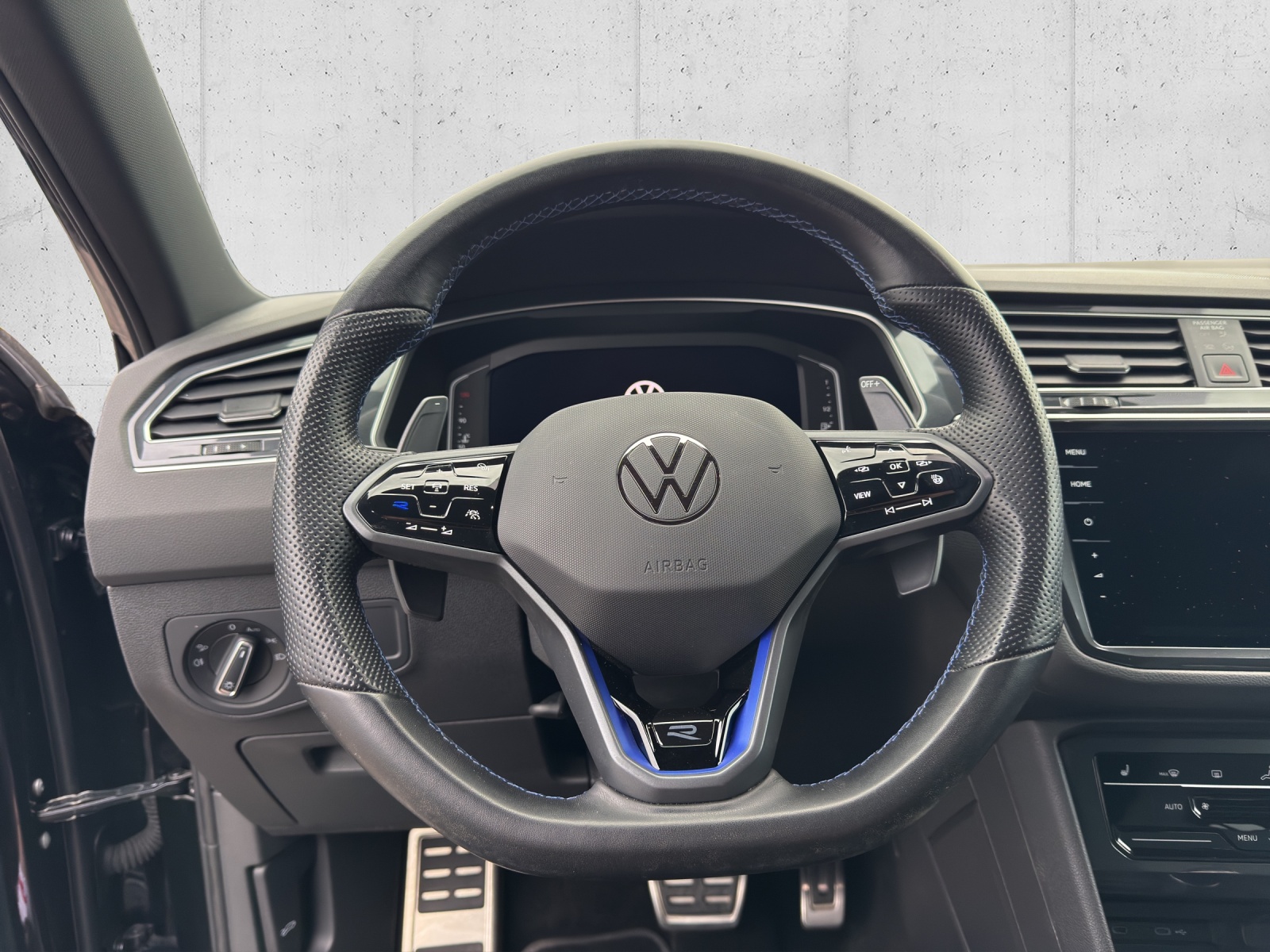 VW Tiguan 2.0TSI R 4Motion DSG-image-9