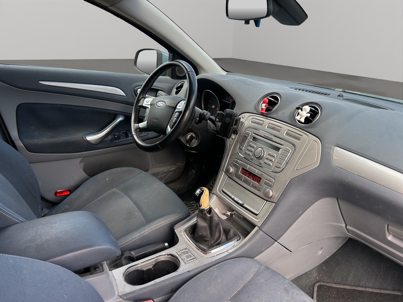 FORD Mondeo 2.0i 16V Carving-image-9