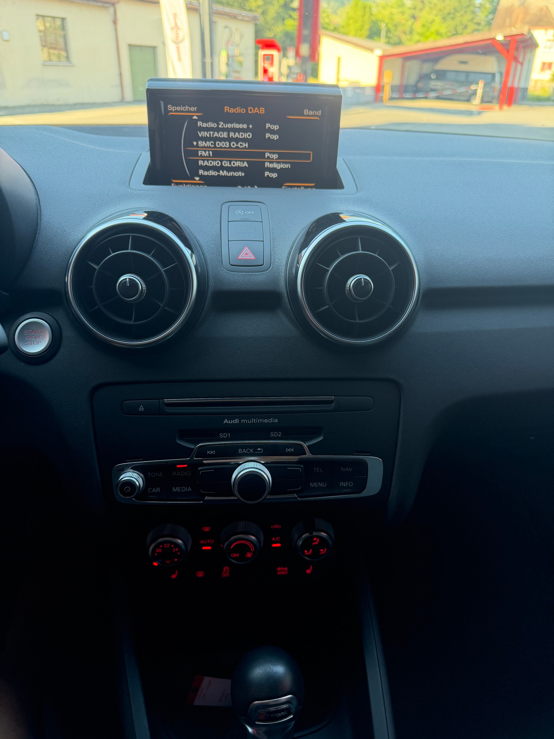 AUDI A1 Sportback 1.4 TFSI Sport S-tronic-image-11