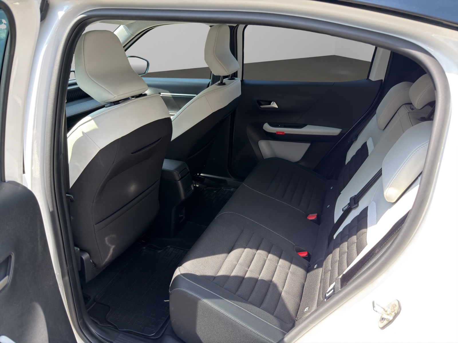 CITROEN e-C3 Aircross 54kWh Plus-image-4