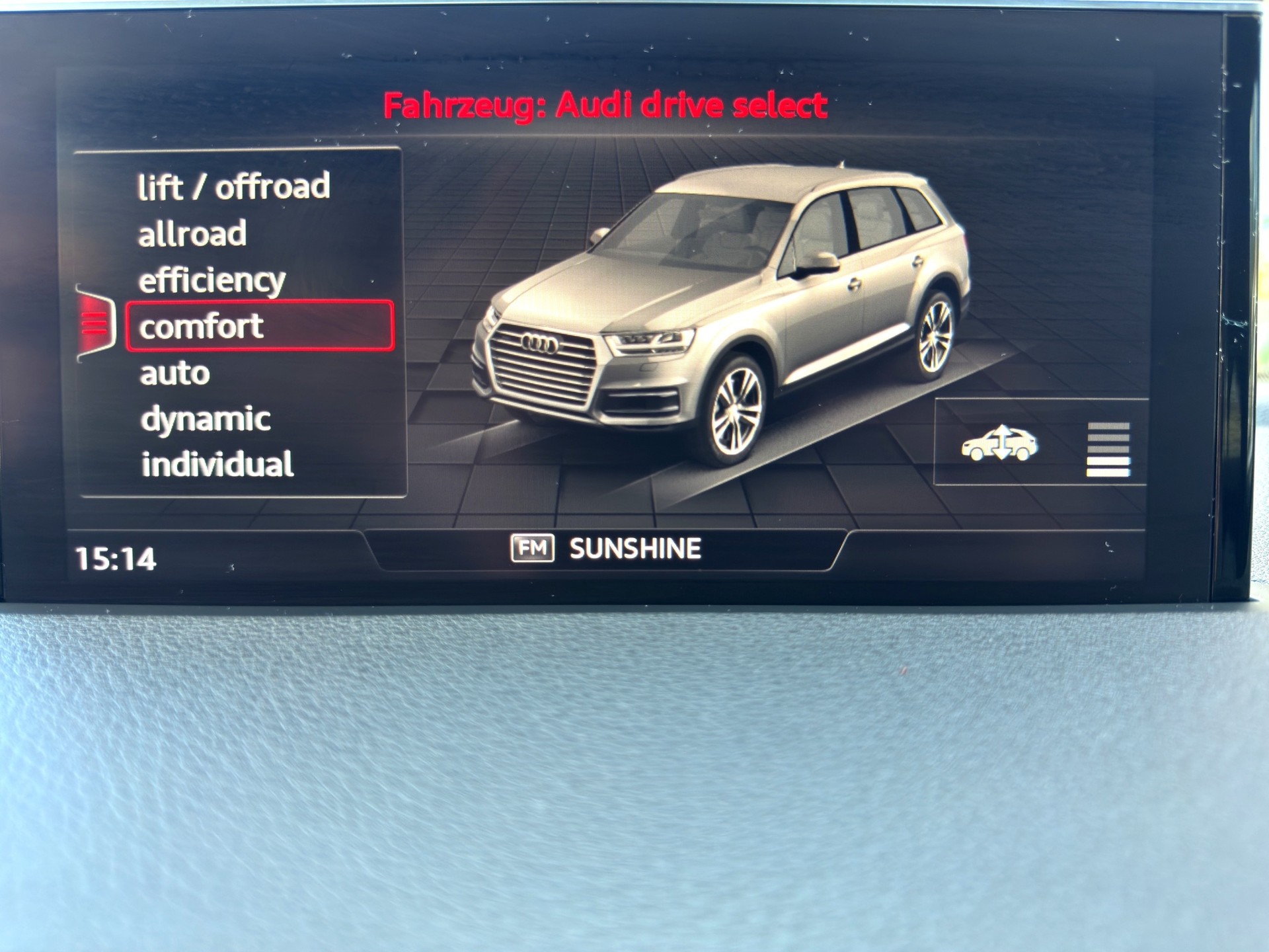 AUDI Q7 3.0 TDI quattro tiptronic-image-28