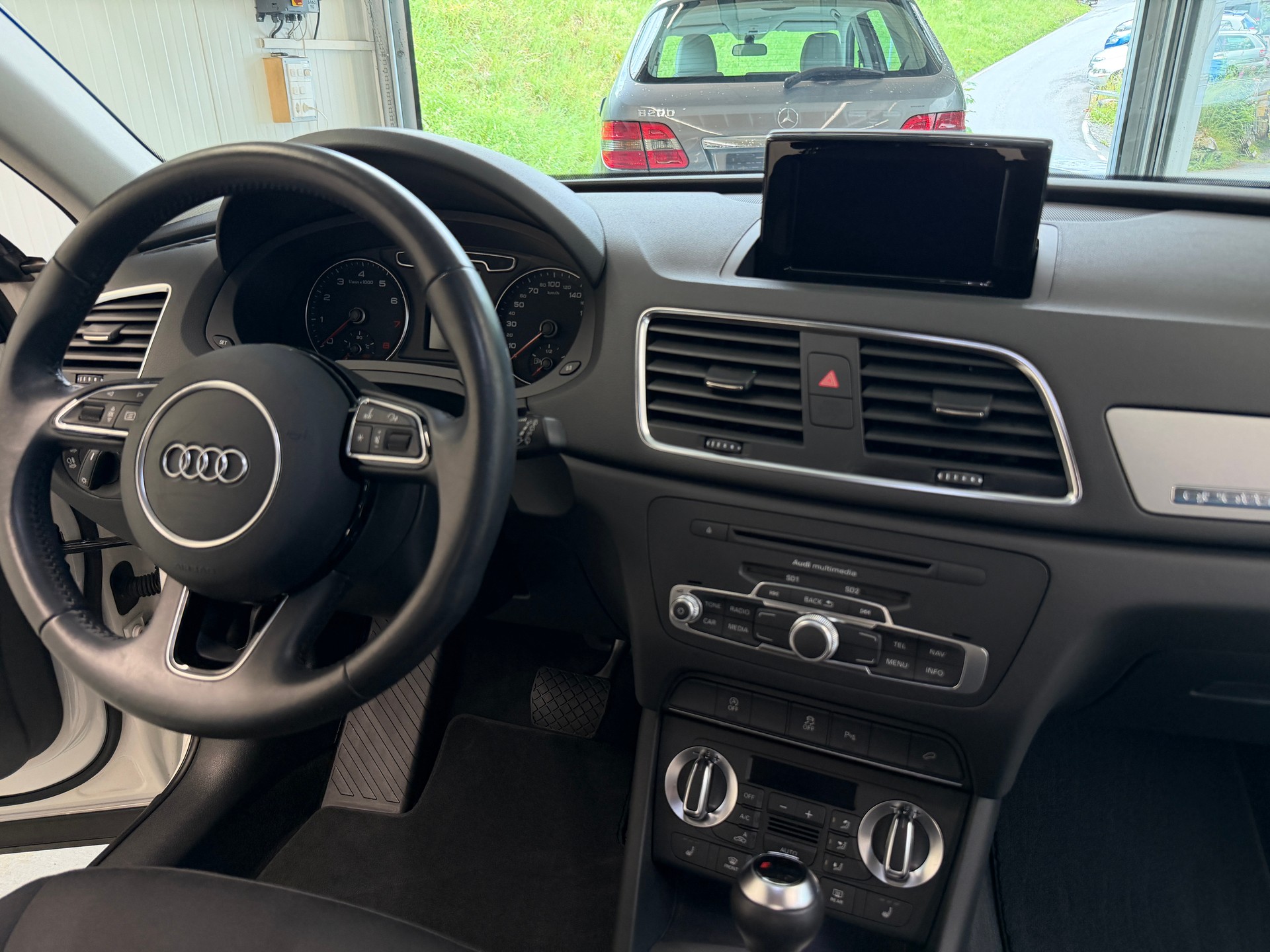 AUDI Q3 2.0 TFSI quattro S-tronic-image-16