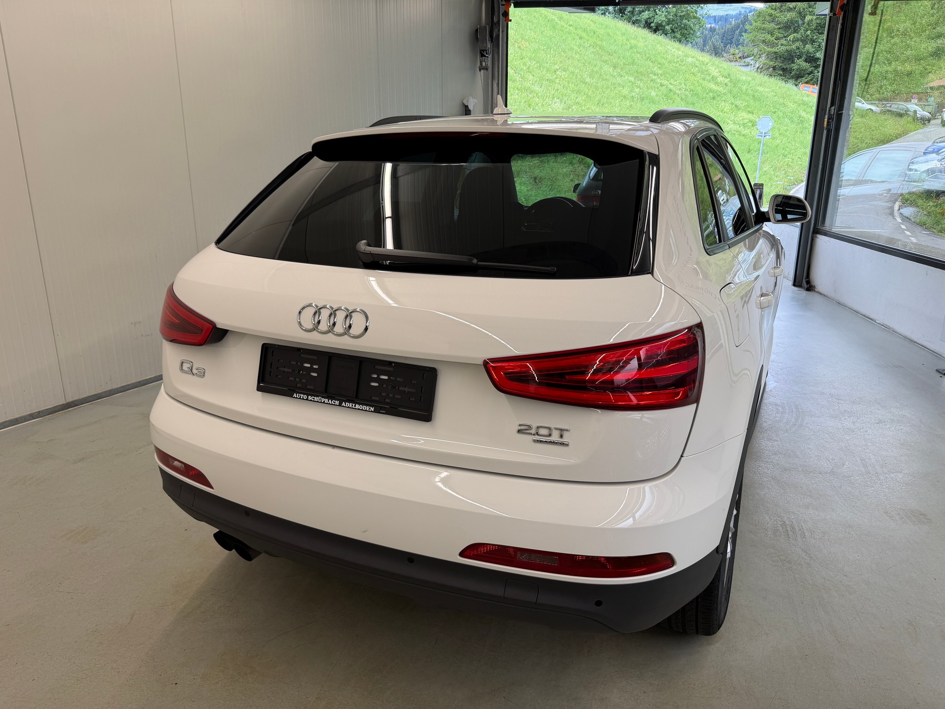 AUDI Q3 2.0 TFSI quattro S-tronic-image-4