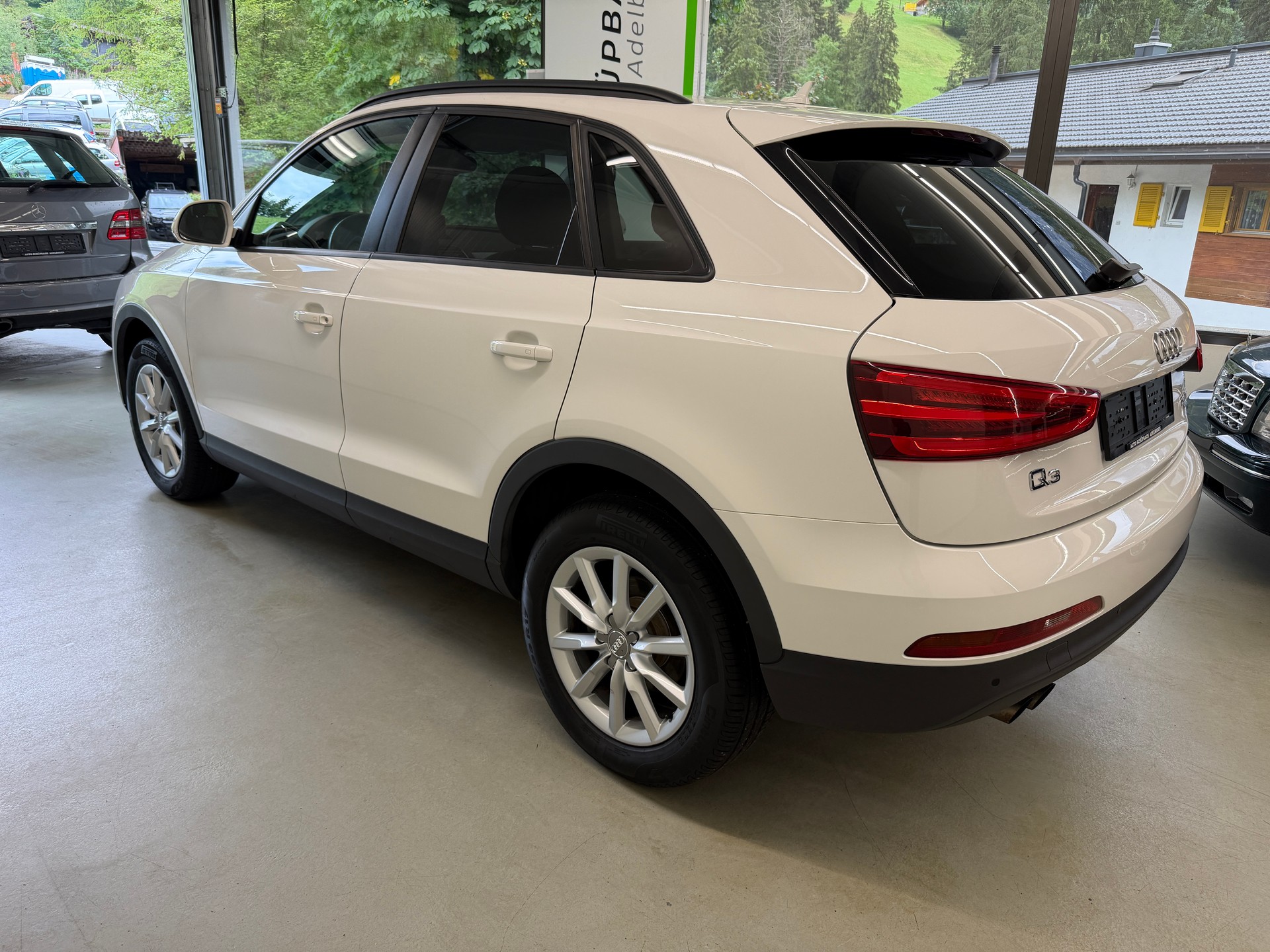 AUDI Q3 2.0 TFSI quattro S-tronic-image-6