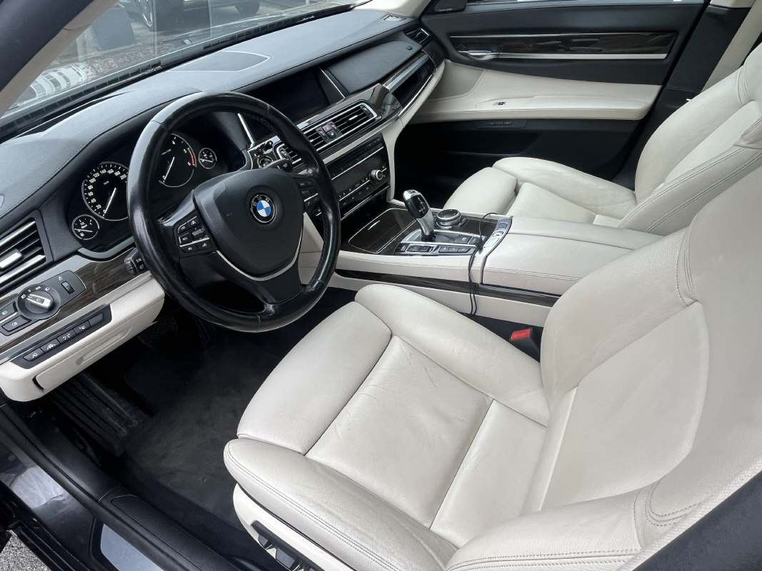 BMW 730d xDrive-image-2