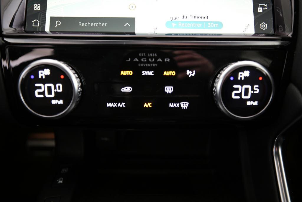 JAGUAR E-Pace 1.5 T 300e R-Dynamic S AWD-image-8
