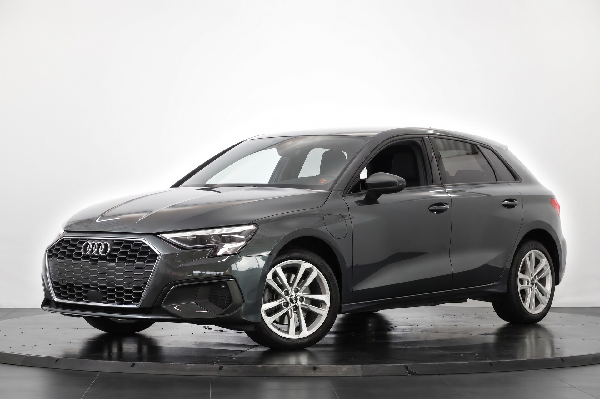 AUDI A3 Sportback 40 TFSI e Attraction S-tronic-showroom-element-3