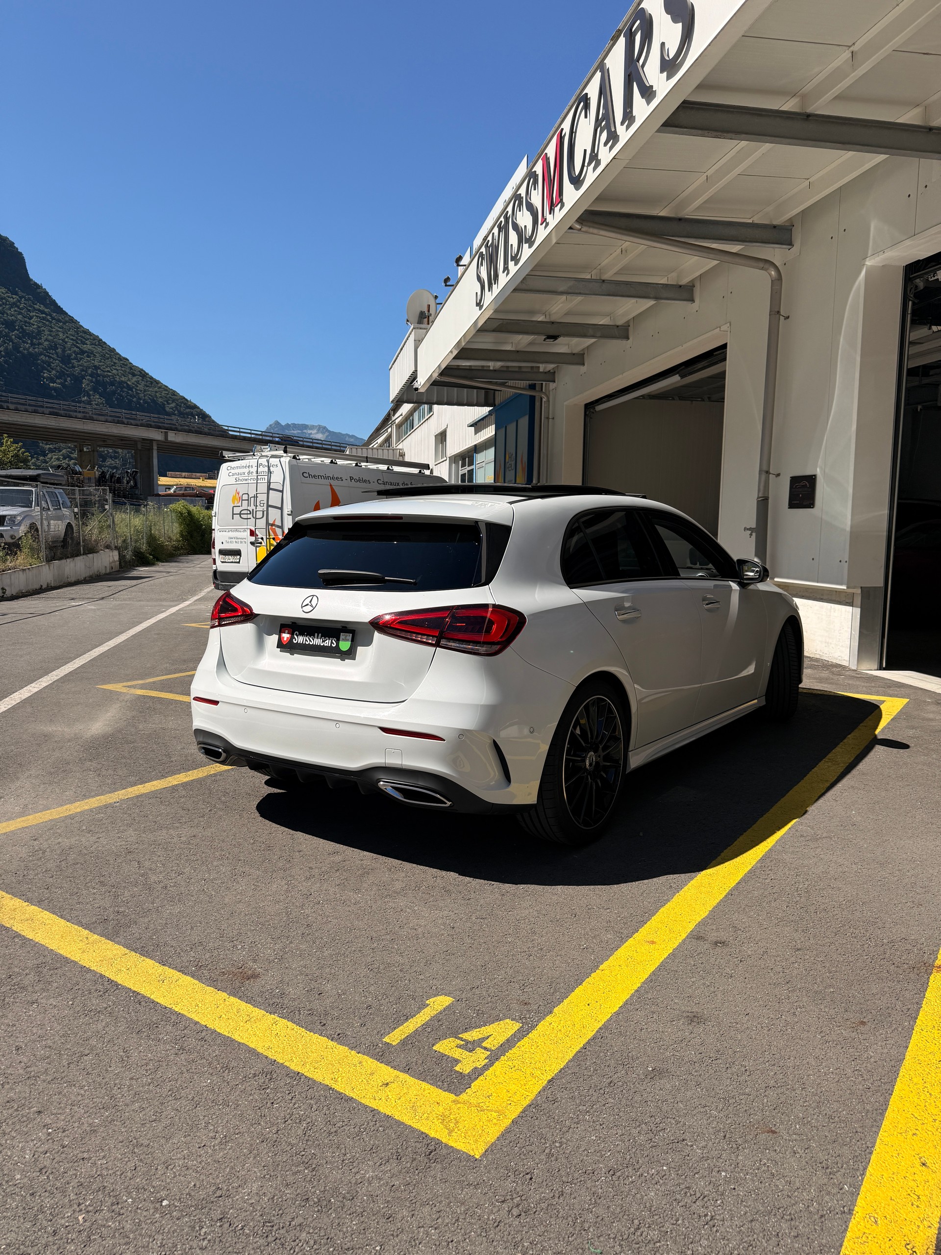MERCEDES-BENZ A 220 Style 7G-DCT-image-7