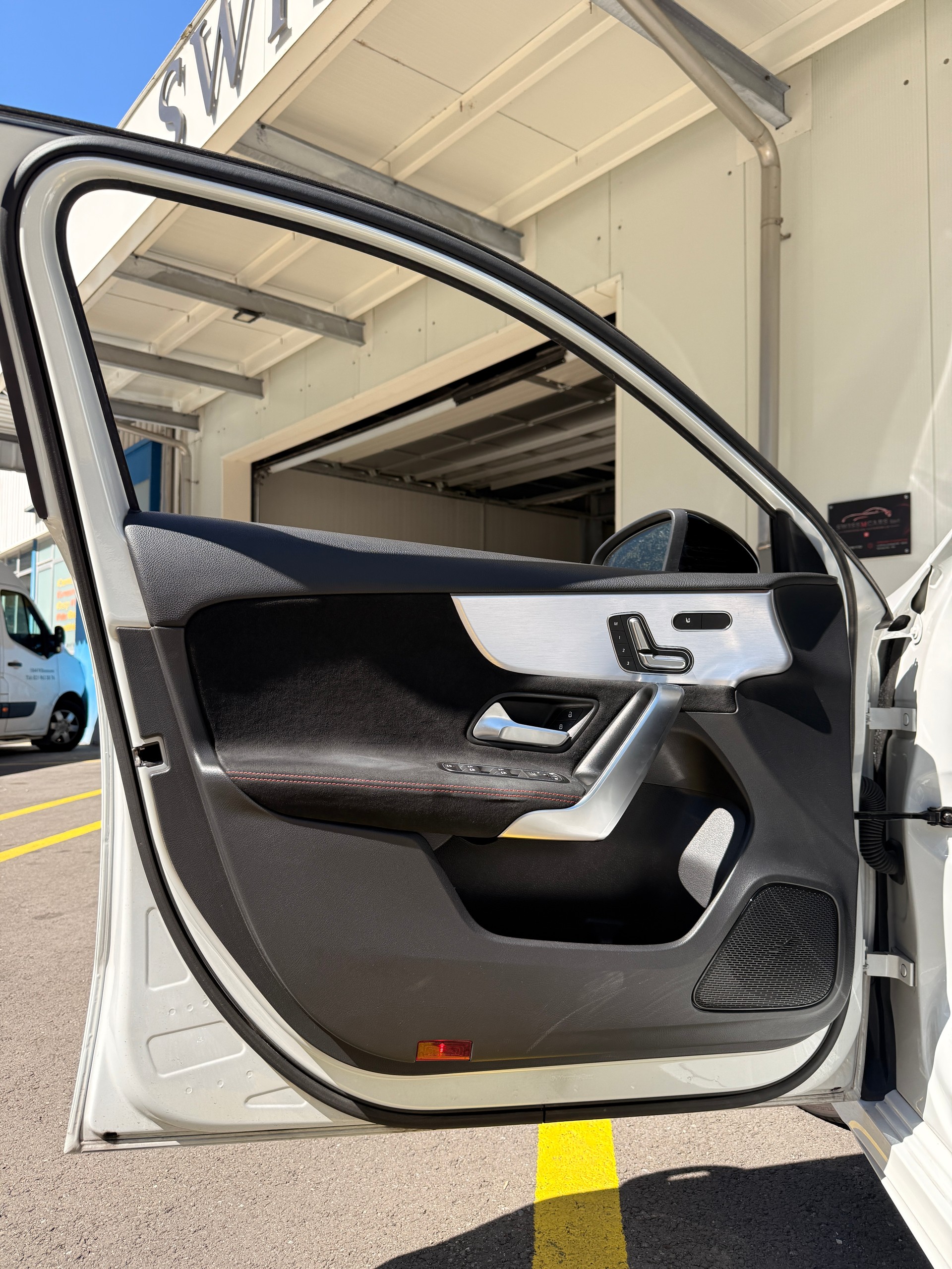 MERCEDES-BENZ A 220 Style 7G-DCT-image-24