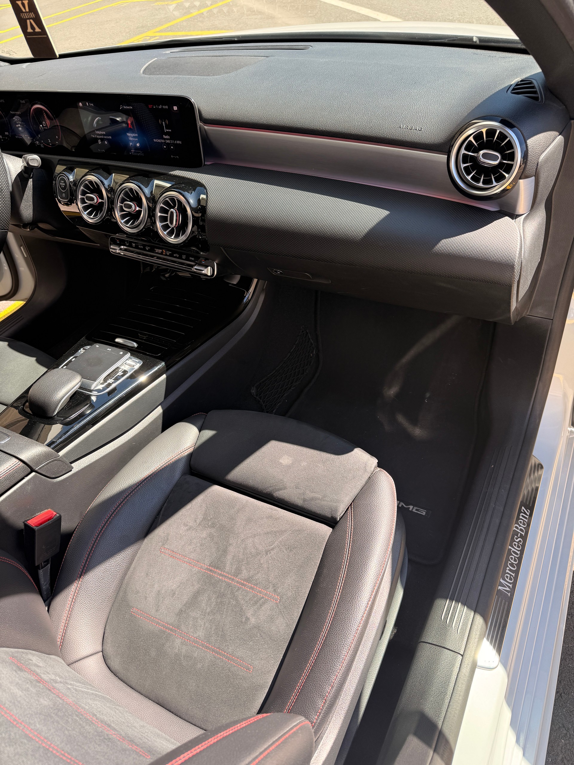 MERCEDES-BENZ A 220 Style 7G-DCT-image-17