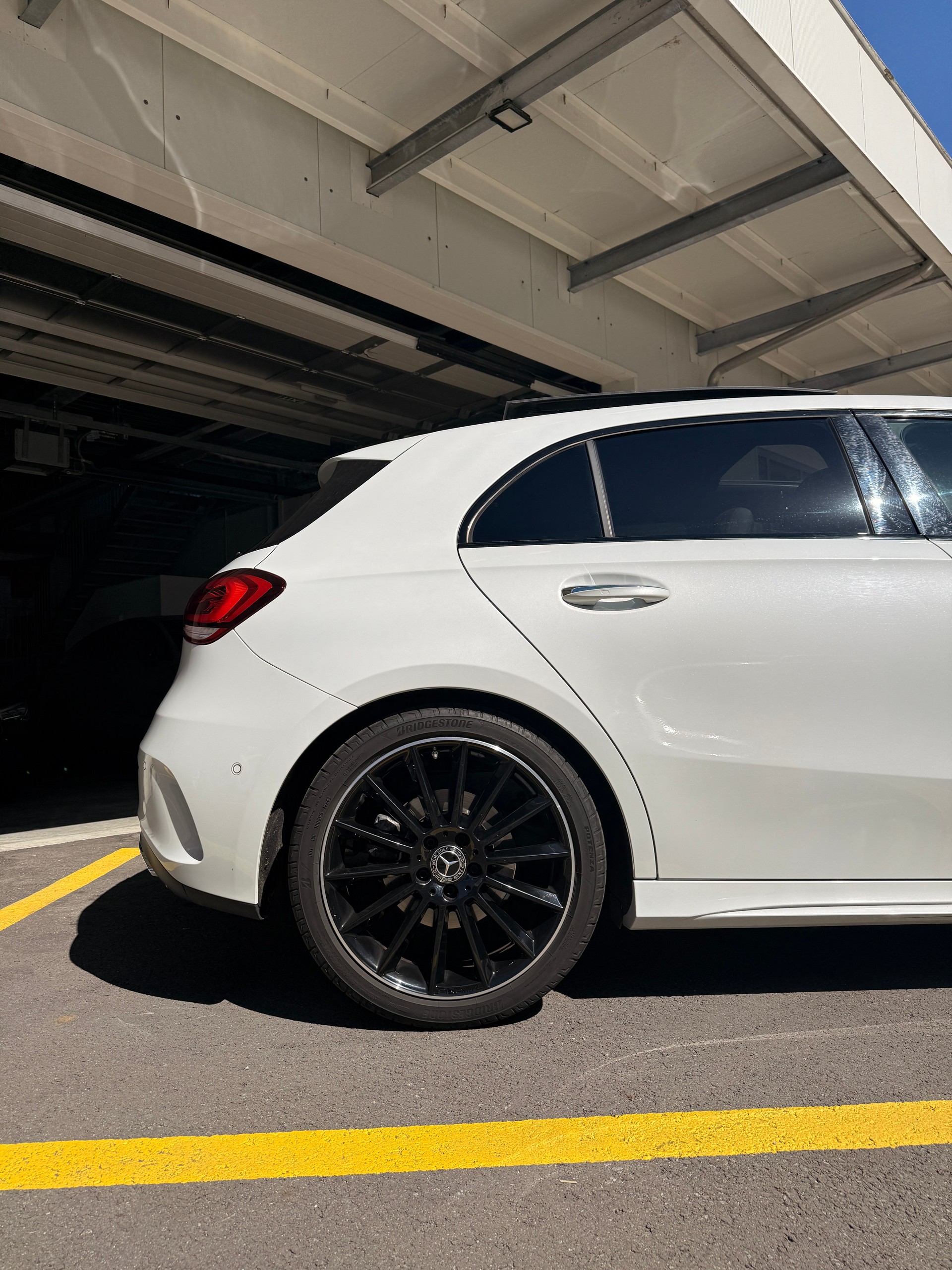 MERCEDES-BENZ A 220 Style 7G-DCT-image-5