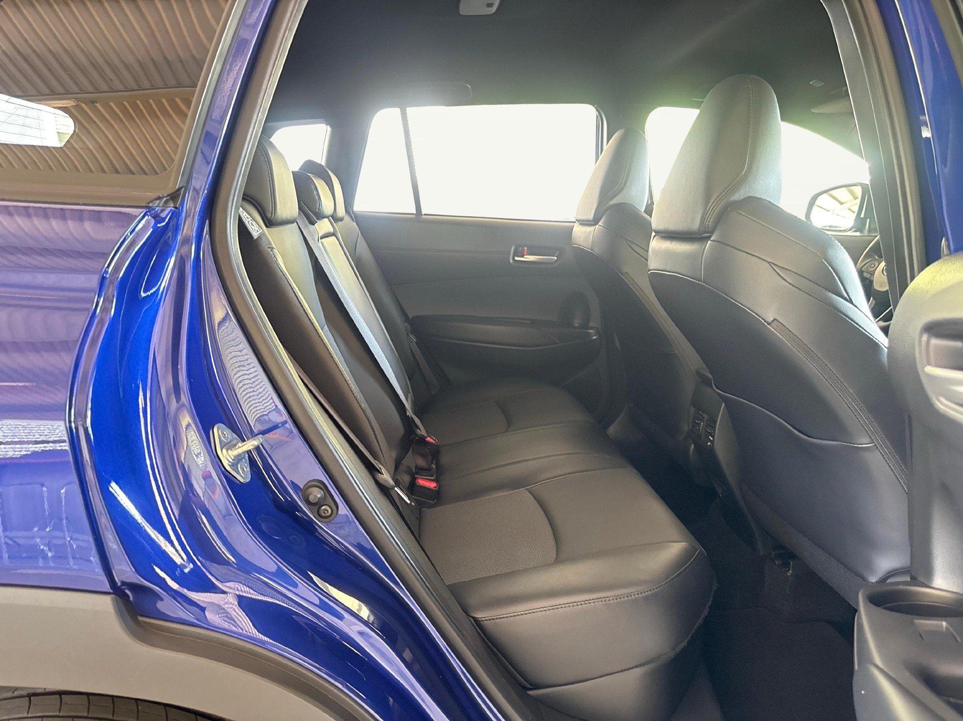 TOYOTA Corolla Cross 2.0 HSD Trend AWD-i-image-9