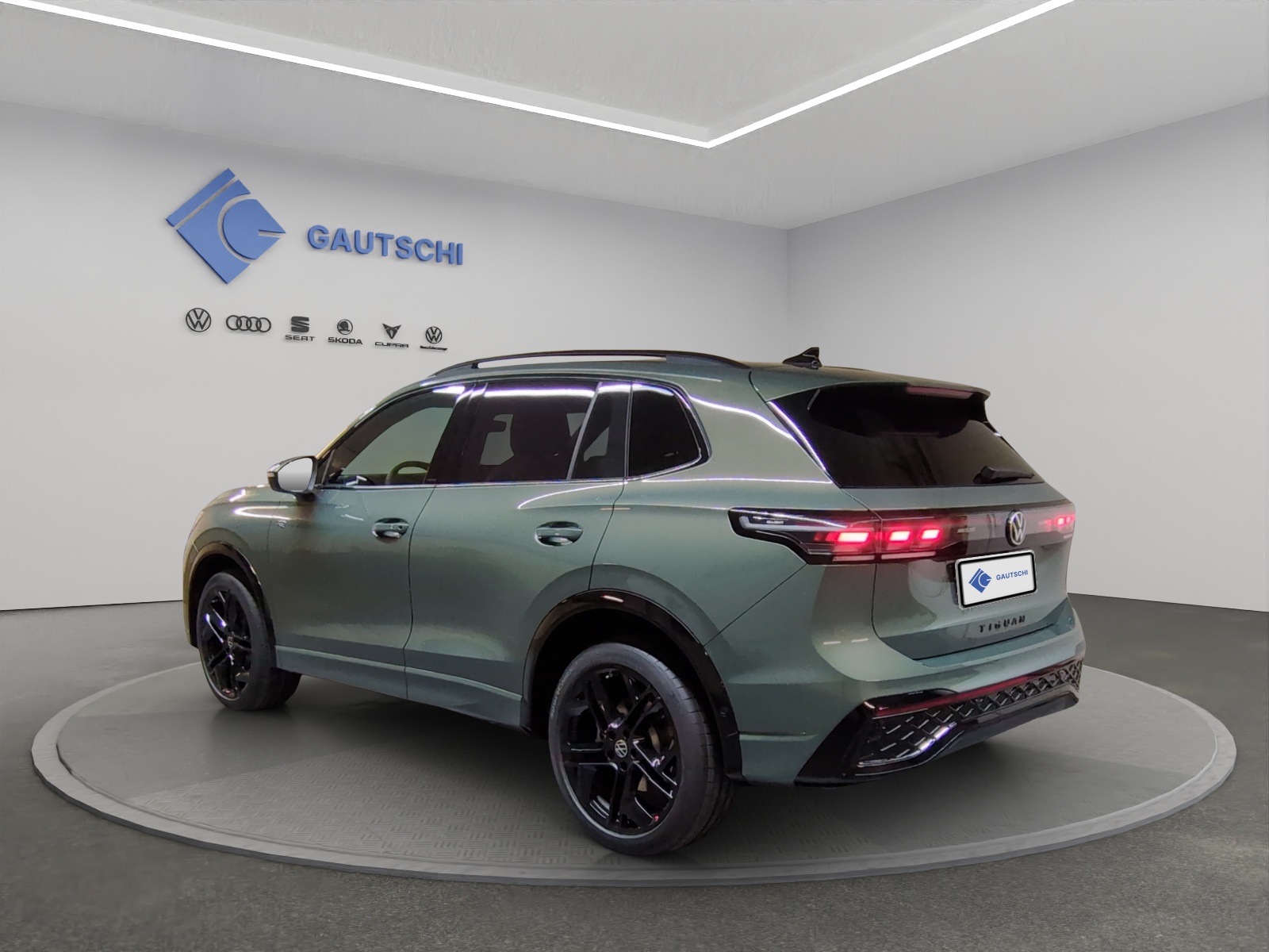 VW Tiguan 2.0 TSI DSG R-Line Plus 4Motion-image-2