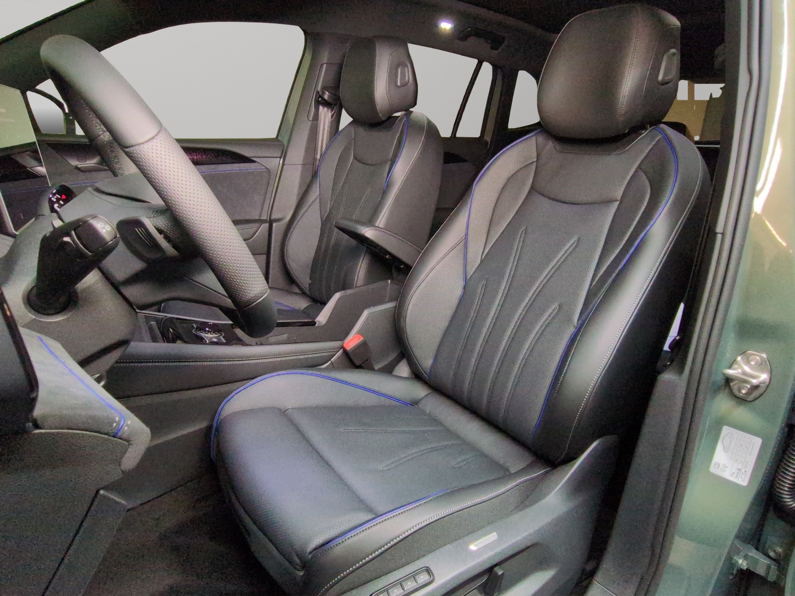 VW Tiguan 2.0 TSI DSG R-Line Plus 4Motion-image-5