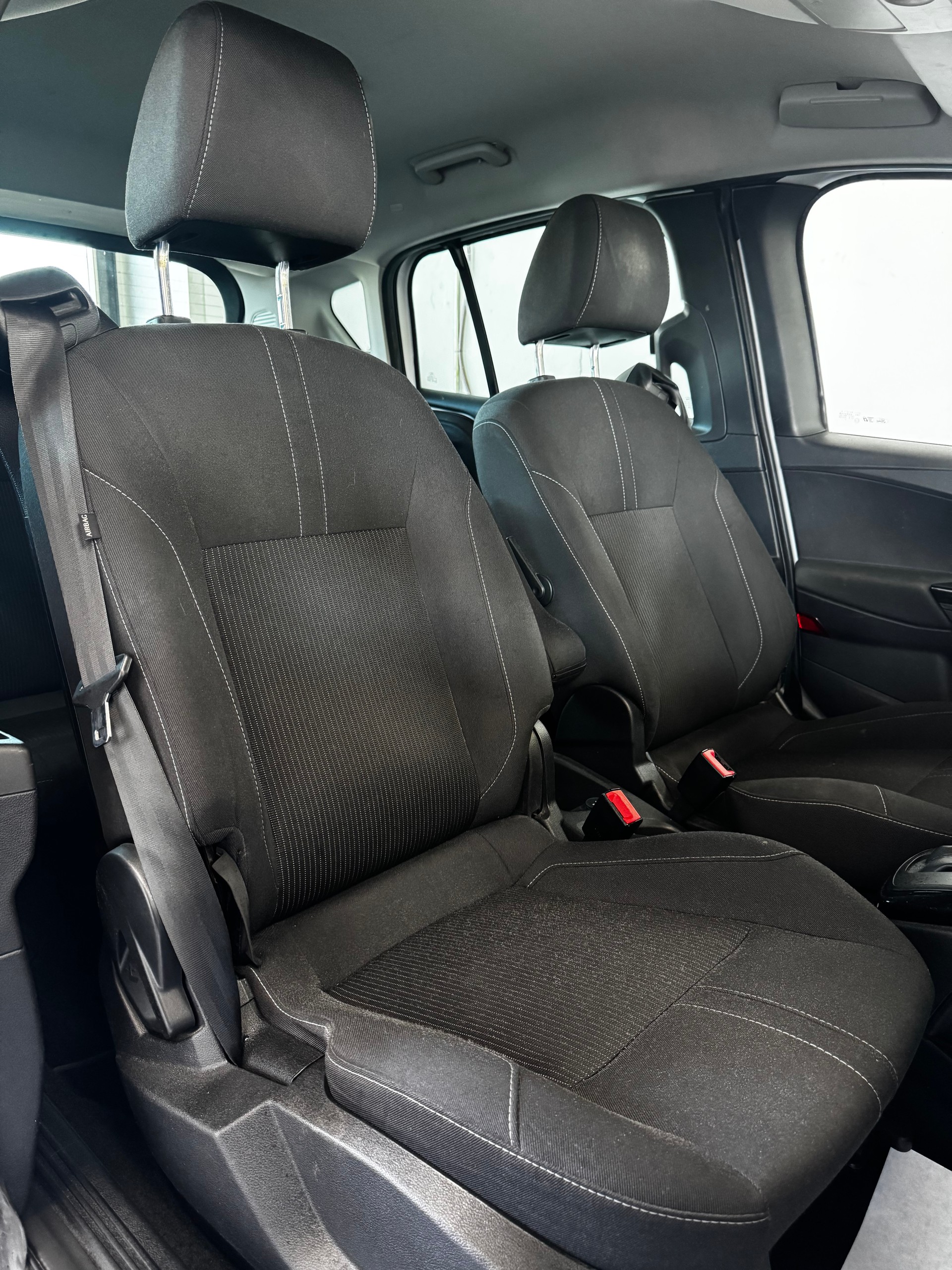 FORD B-Max 1.6 Ti-VCT Trend PowerShift-image-17