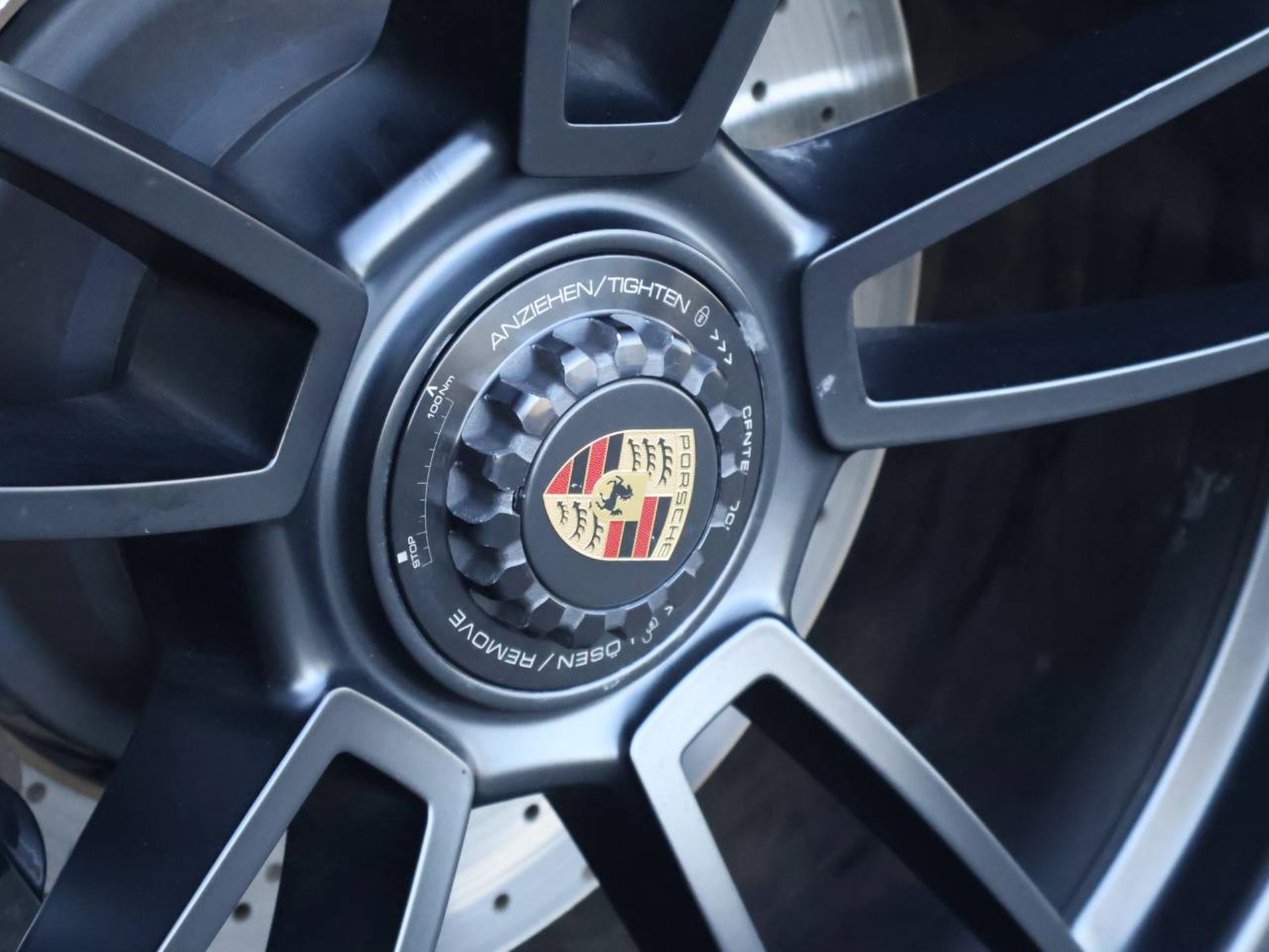 PORSCHE 911 Carrera 4 GTS-image-30