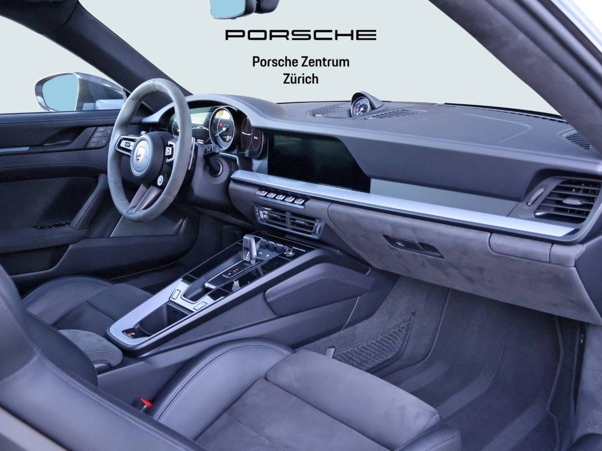 PORSCHE 911 Carrera 4 GTS-image-13