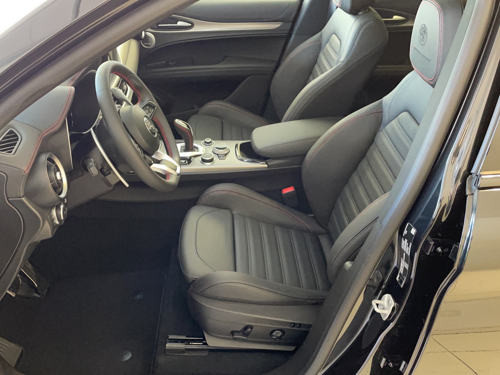 ALFA ROMEO STELVIO 2.0 Q4 280 Veloce-image-8