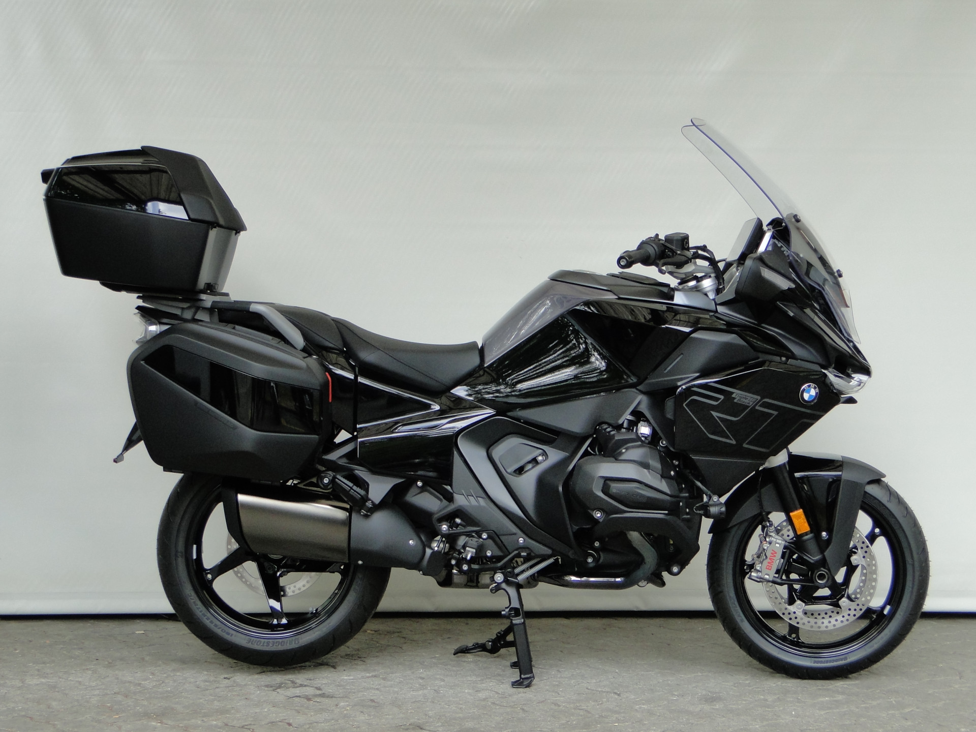 BMW R 1300 RT BOXER BONUS & 2.9% LEASING-showroom-element-1
