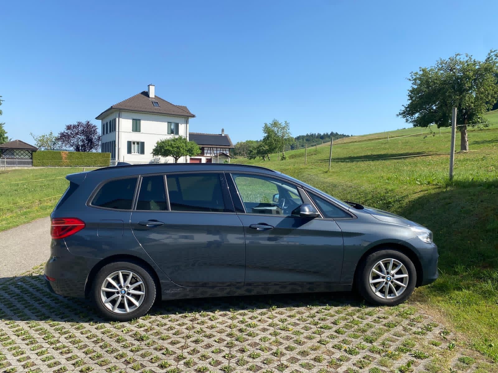 BMW 218d Gran Tourer Luxury Line Steptronic-image-2
