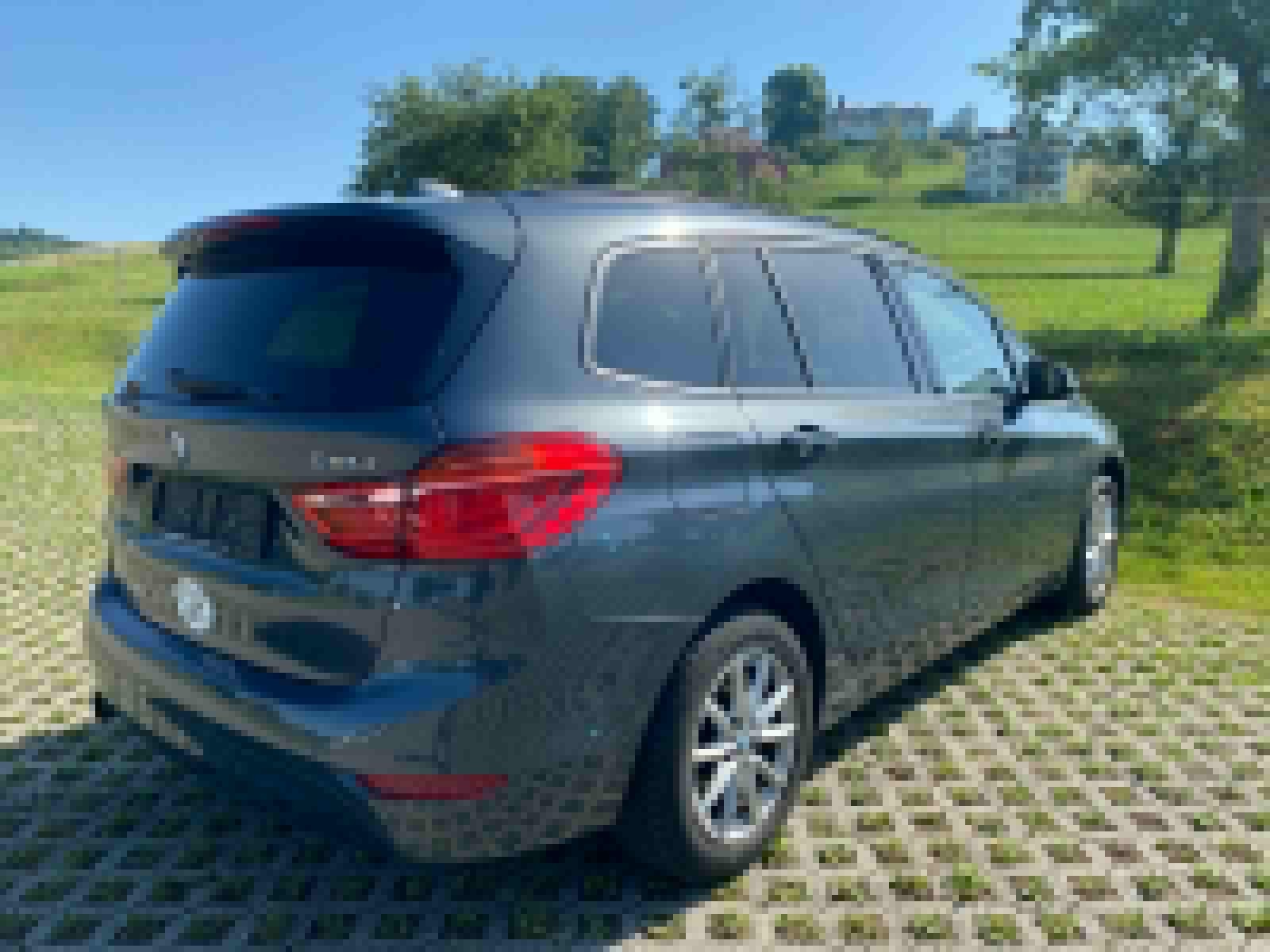 BMW 218d Gran Tourer Luxury Line Steptronic-image-4