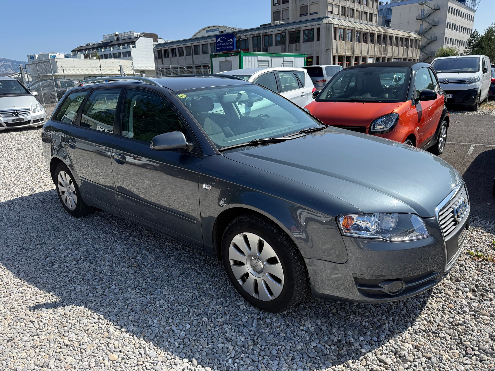 AUDI A4 Avant 2.0 TDI-image-2