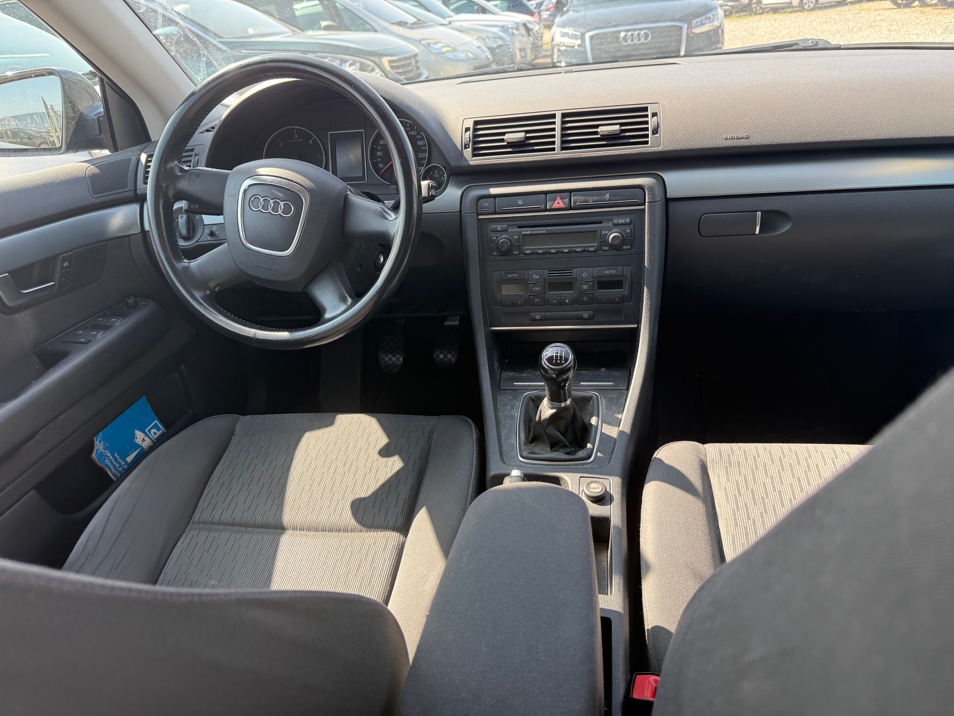 AUDI A4 Avant 2.0 TDI-image-8