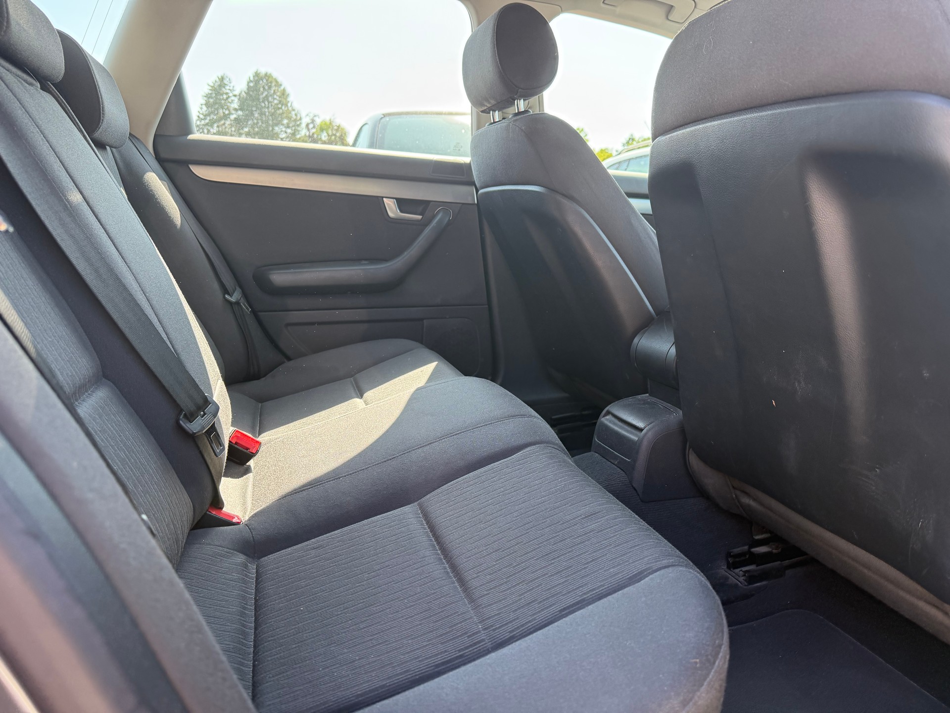 AUDI A4 Avant 2.0 TDI-image-7