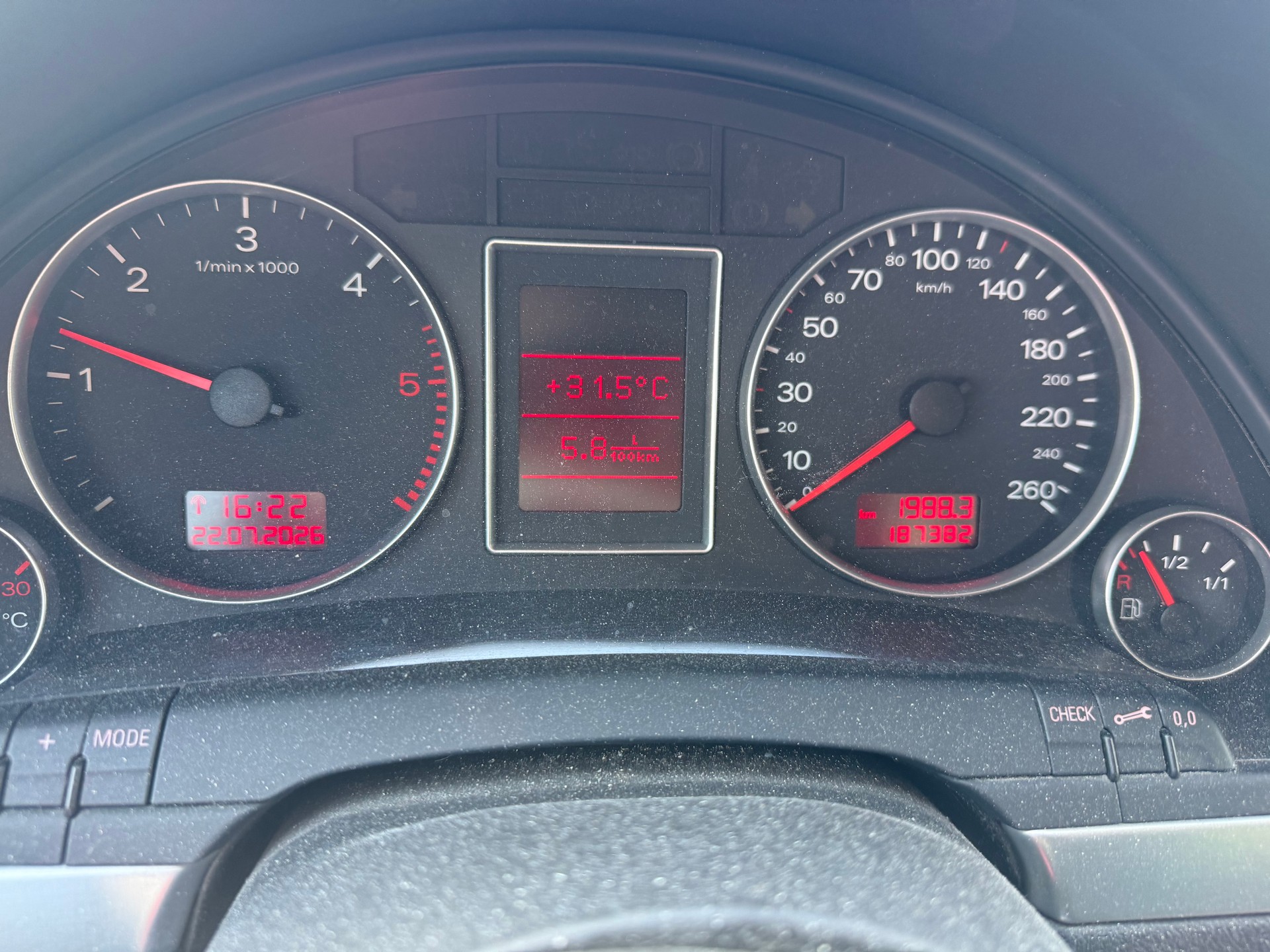 AUDI A4 Avant 2.0 TDI-image-11