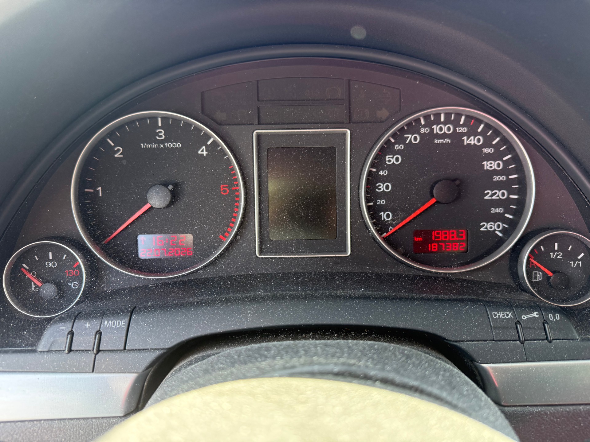 AUDI A4 Avant 2.0 TDI-image-10