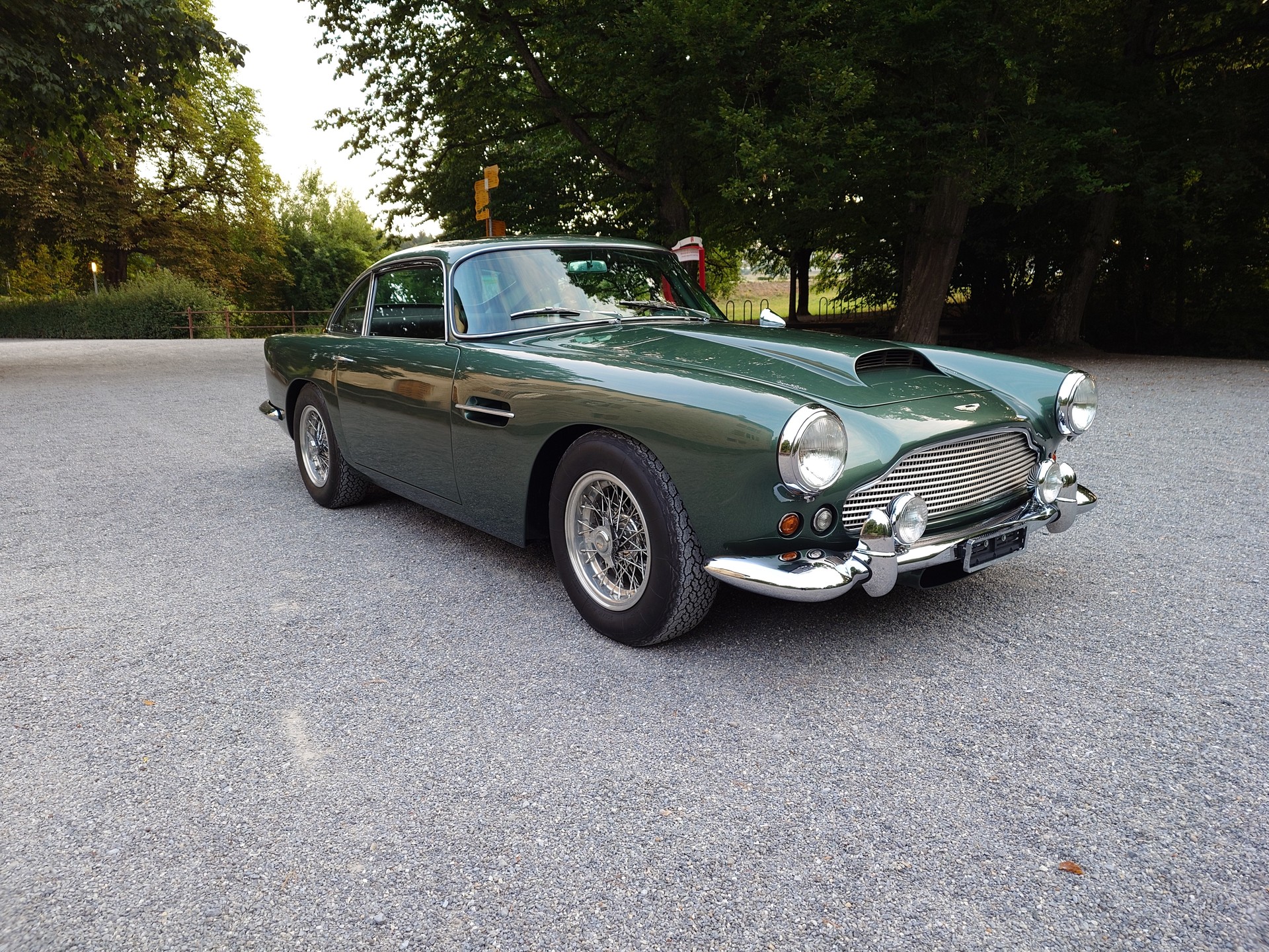 ASTON MARTIN DB4 Superleggera-image-3