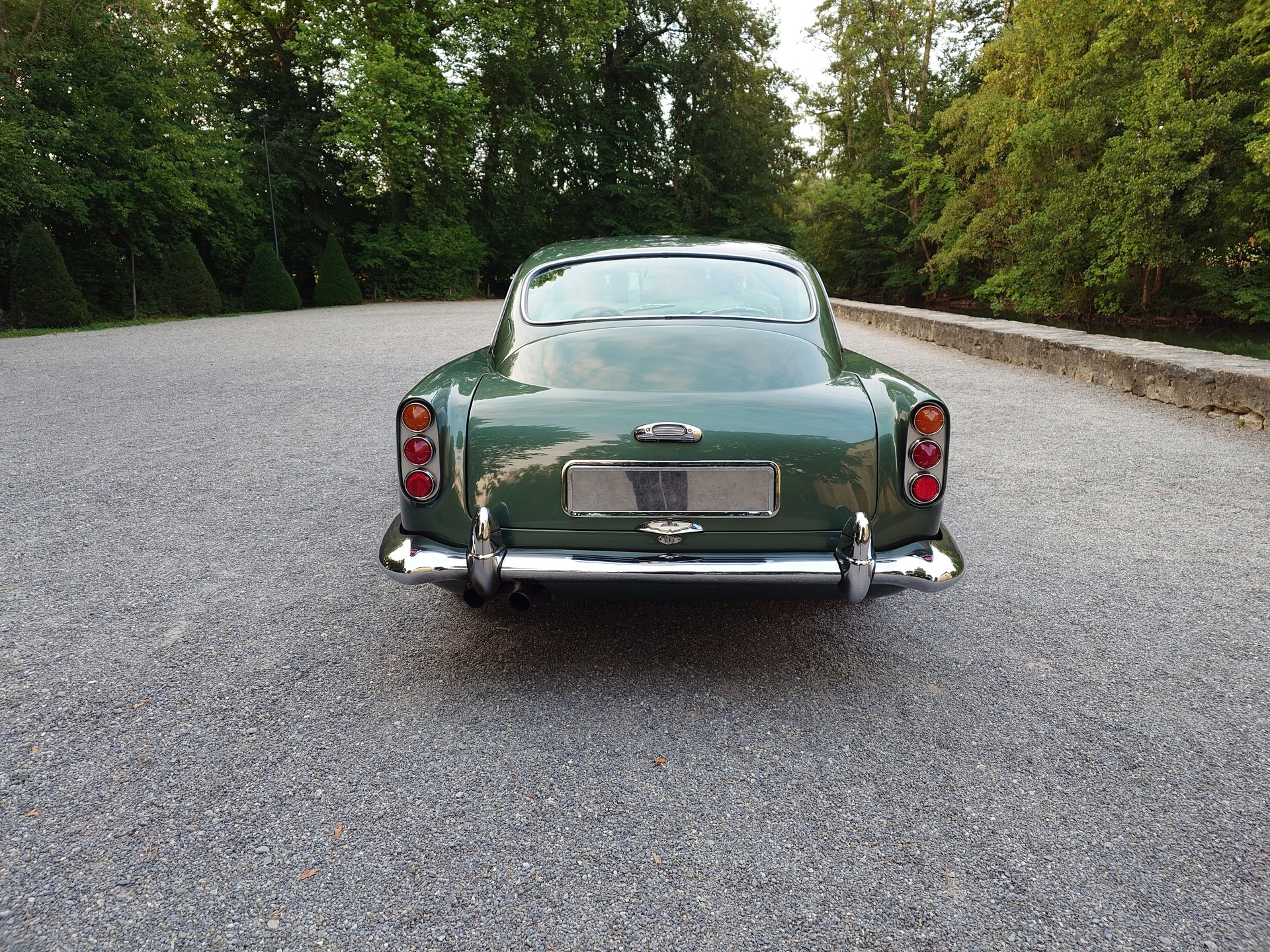 ASTON MARTIN DB4 Superleggera-image-6