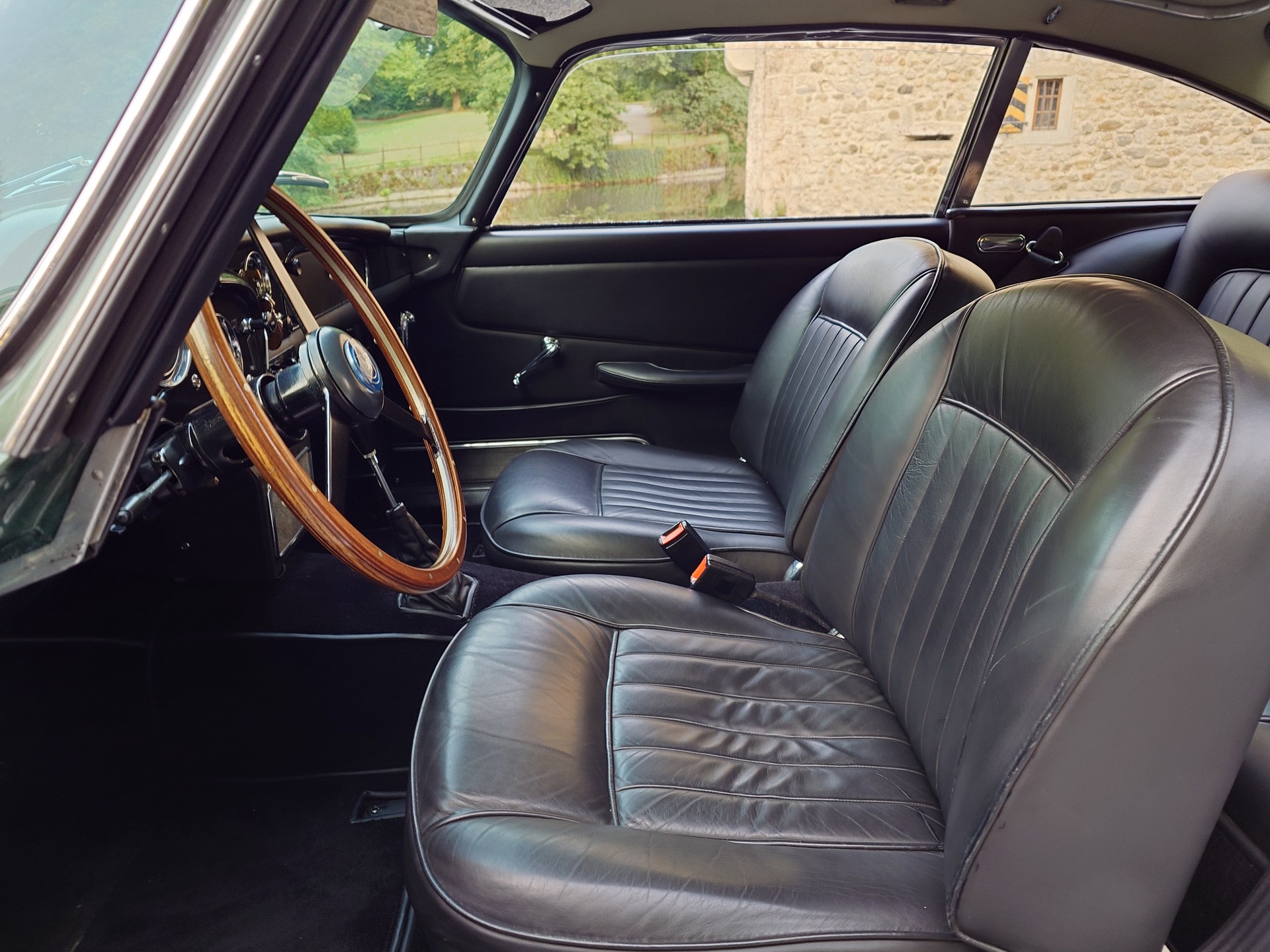 ASTON MARTIN DB4 Superleggera-image-9