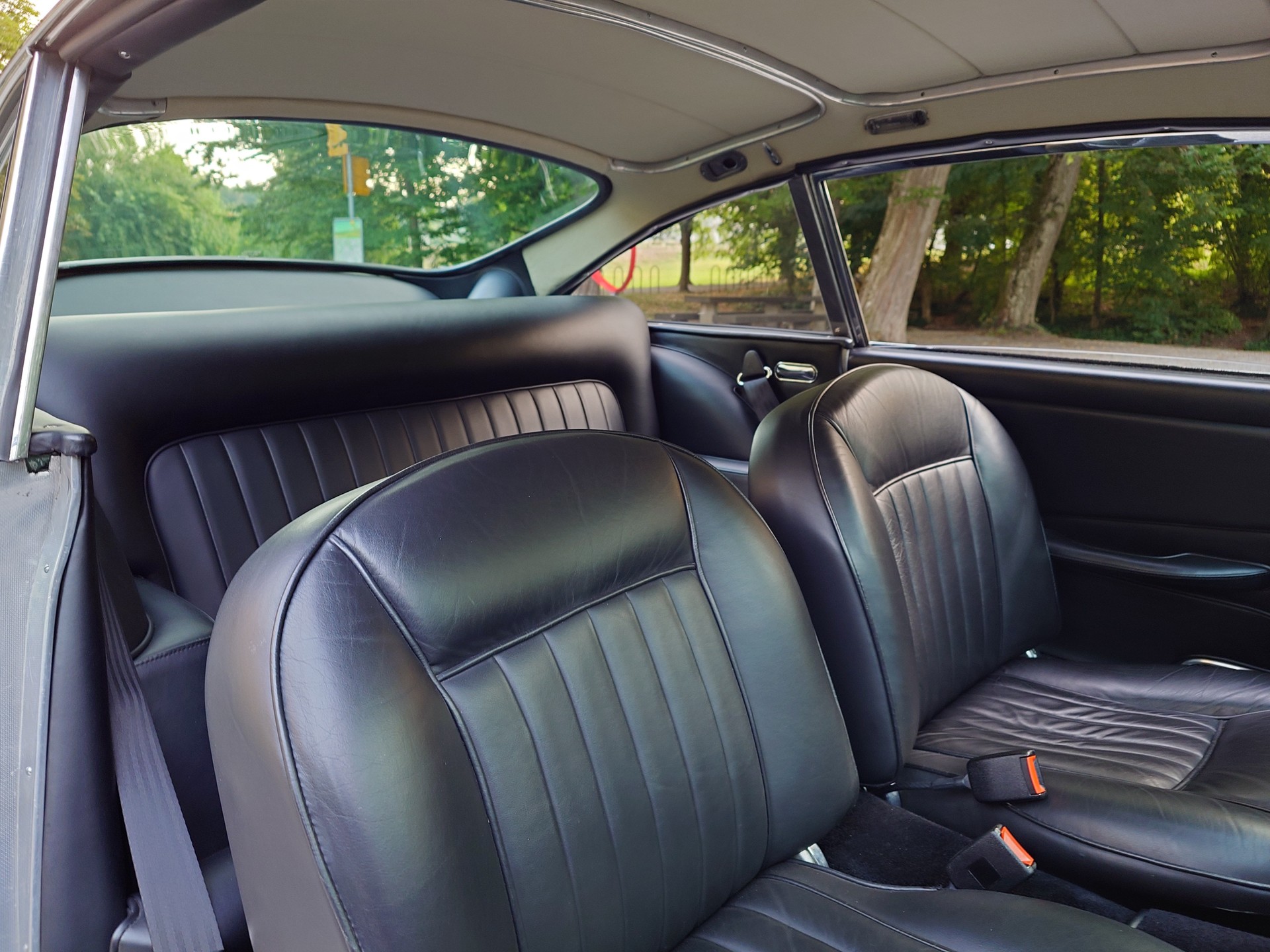 ASTON MARTIN DB4 Superleggera-image-12